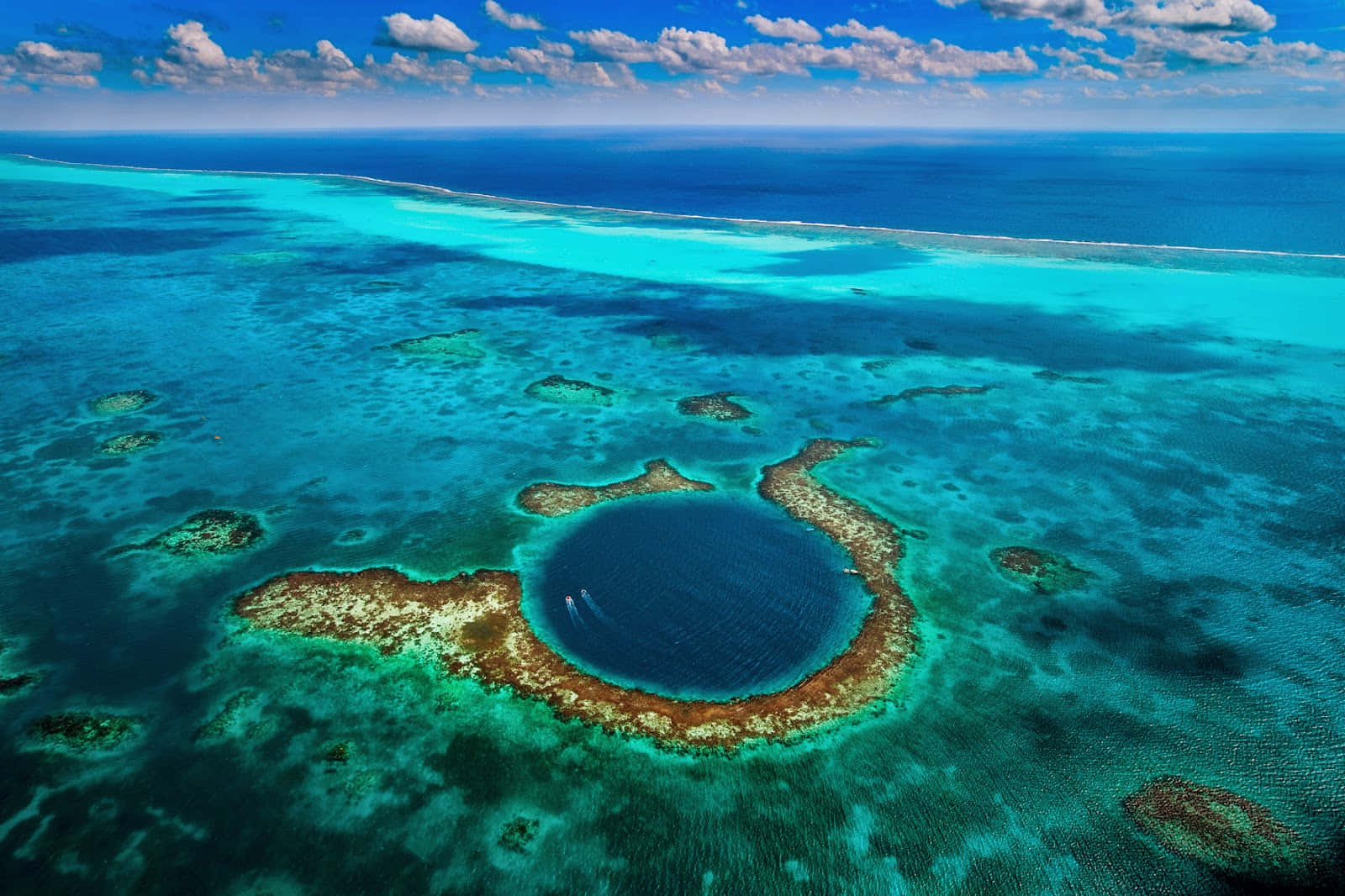 Great Blue Hole, circular blue lagoon, coral reef, HD Desktop Wallpaper