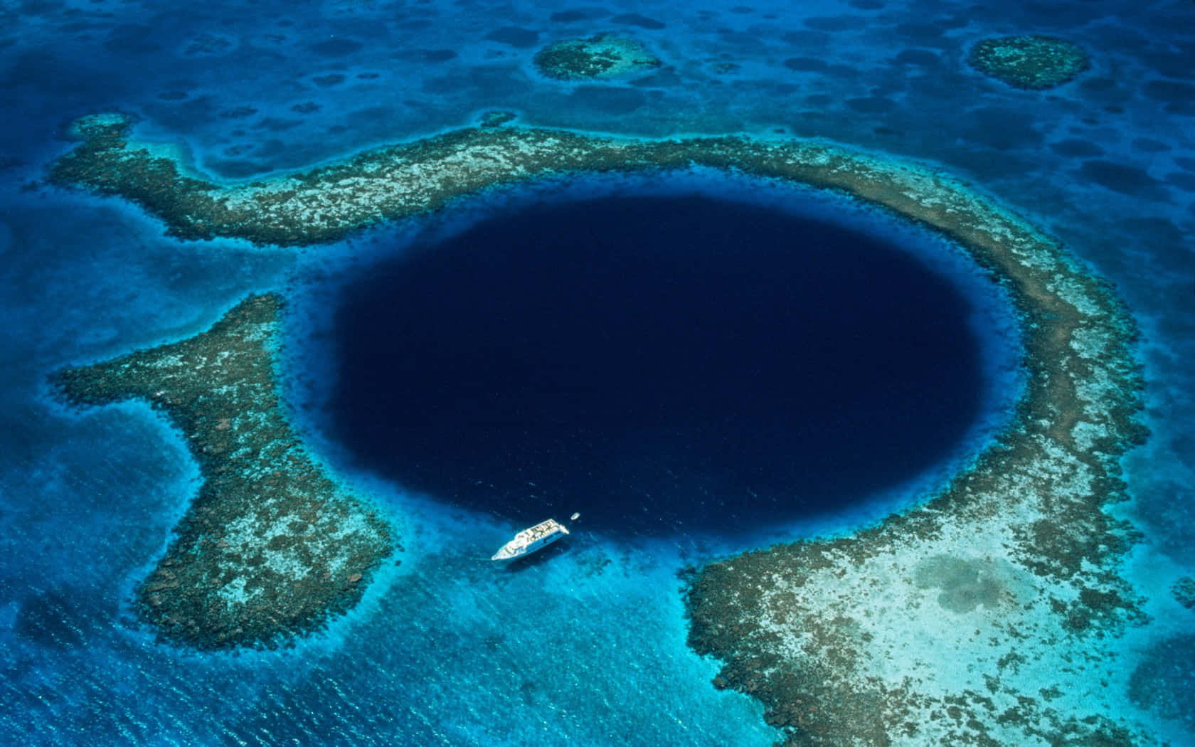 Great Blue Hole, circular blue hole, coral reef, HD Desktop Wallpaper