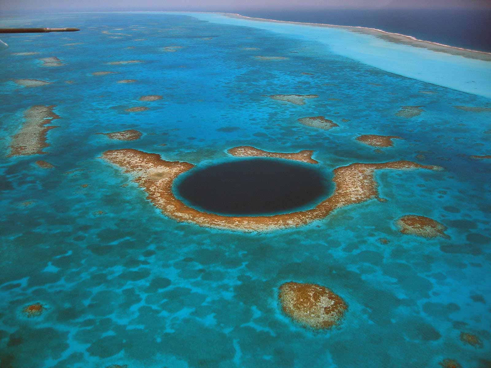 Great Blue Hole, circular blue lagoon, coral reef, HD Desktop Wallpaper