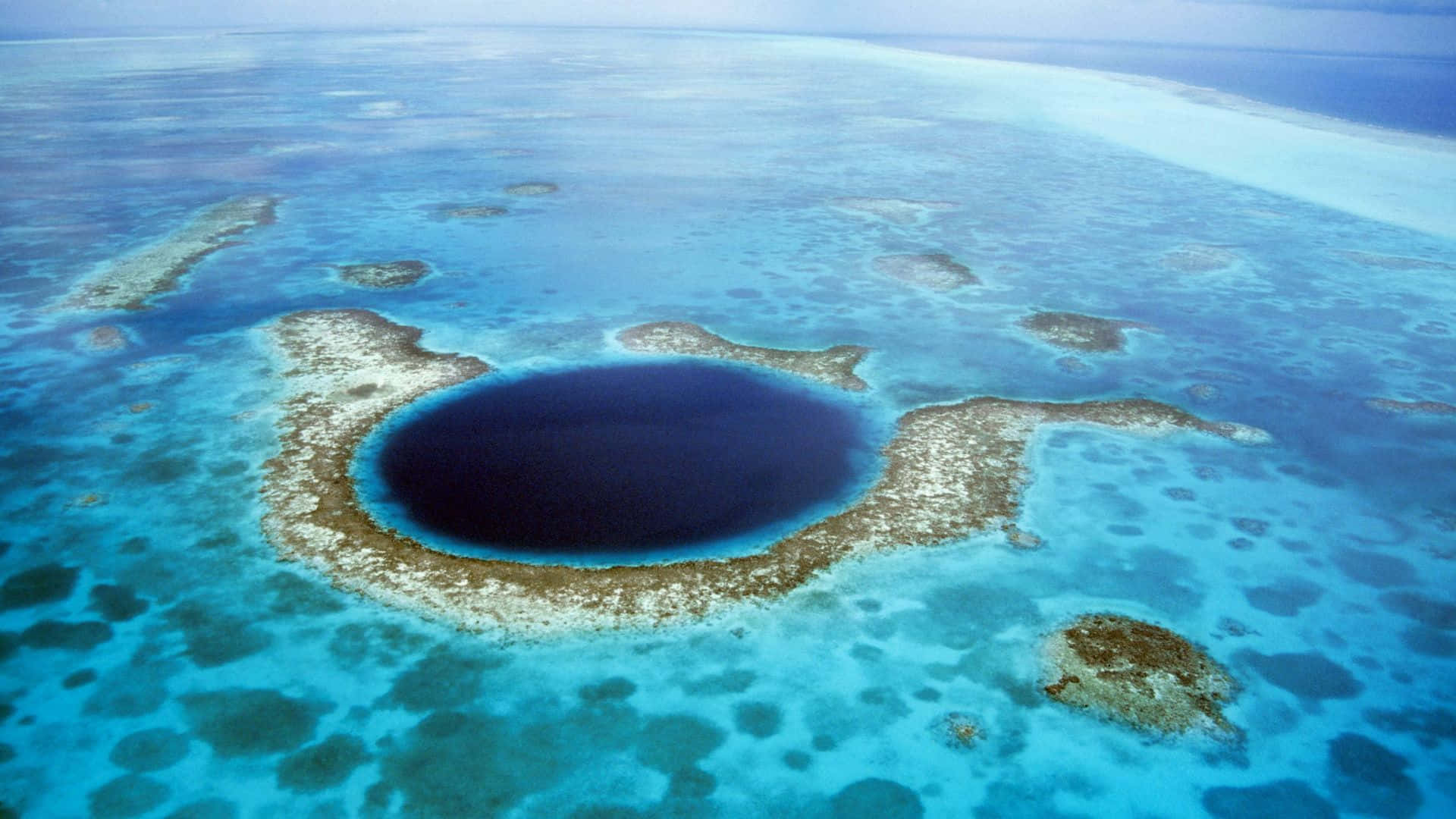 Great Blue Hole, deep blue circular sinkhole, vibrant turquoise coral reef, Full HD Desktop Wallpaper