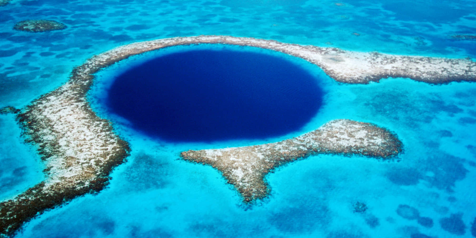 Great Blue Hole, circular blue sinkhole, vibrant turquoise coral reef, Full HD Desktop Wallpaper