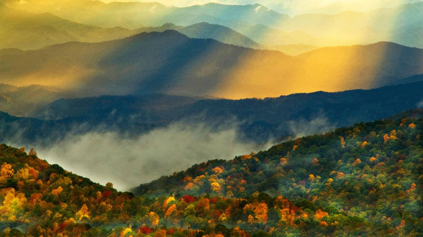 Smoky Mountains, golden sunbeams, misty layers, HD Desktop Wallpaper
