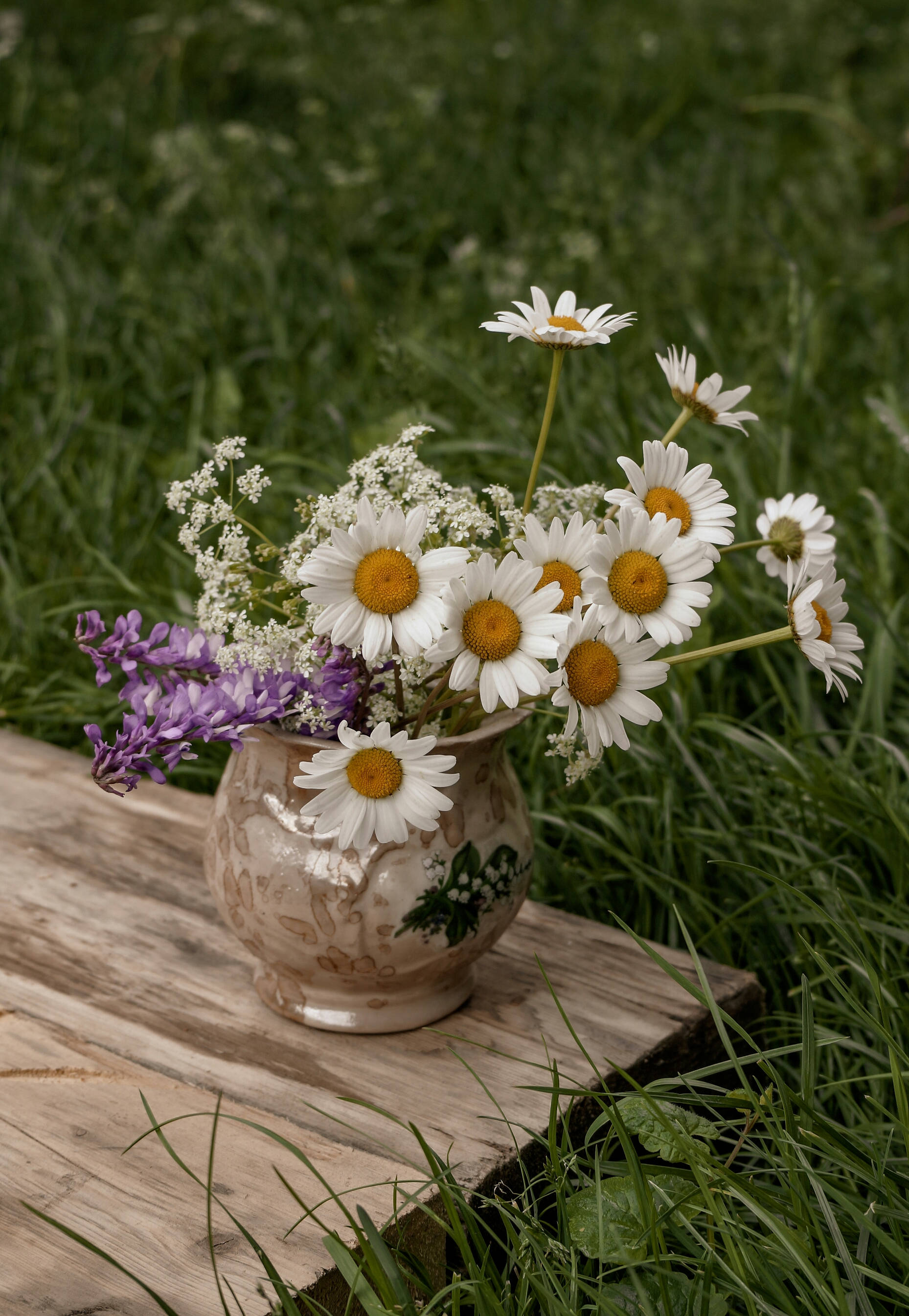 Marguerite daisy, rustic ceramic vase, white daisies, 2K Phone Wallpaper