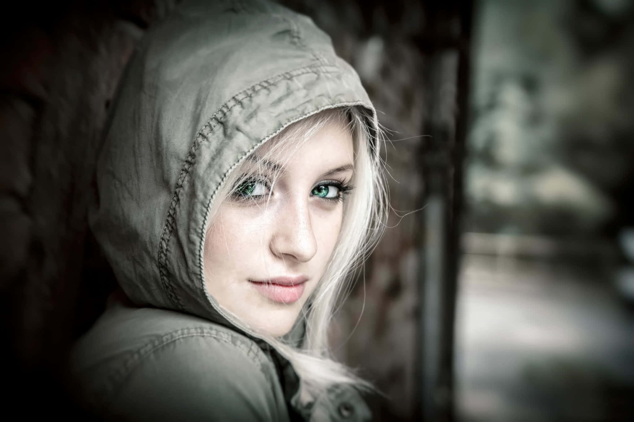 green eyes, white hair, gray hood, Full HD Desktop Wallpaper