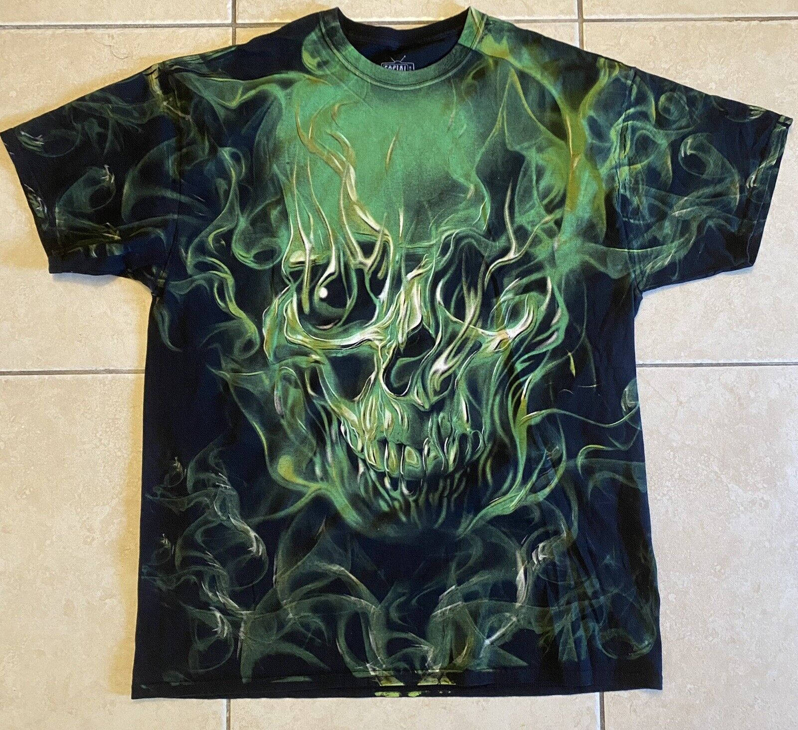 Green Fire Skull, vivid green flaming skull, black t-shirt, HD Desktop Wallpaper