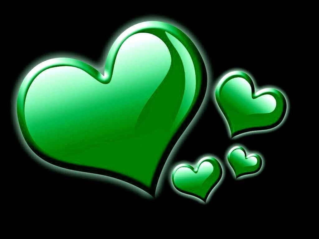 Green Heart, glossy highlights, stark black background, SD Desktop Wallpaper