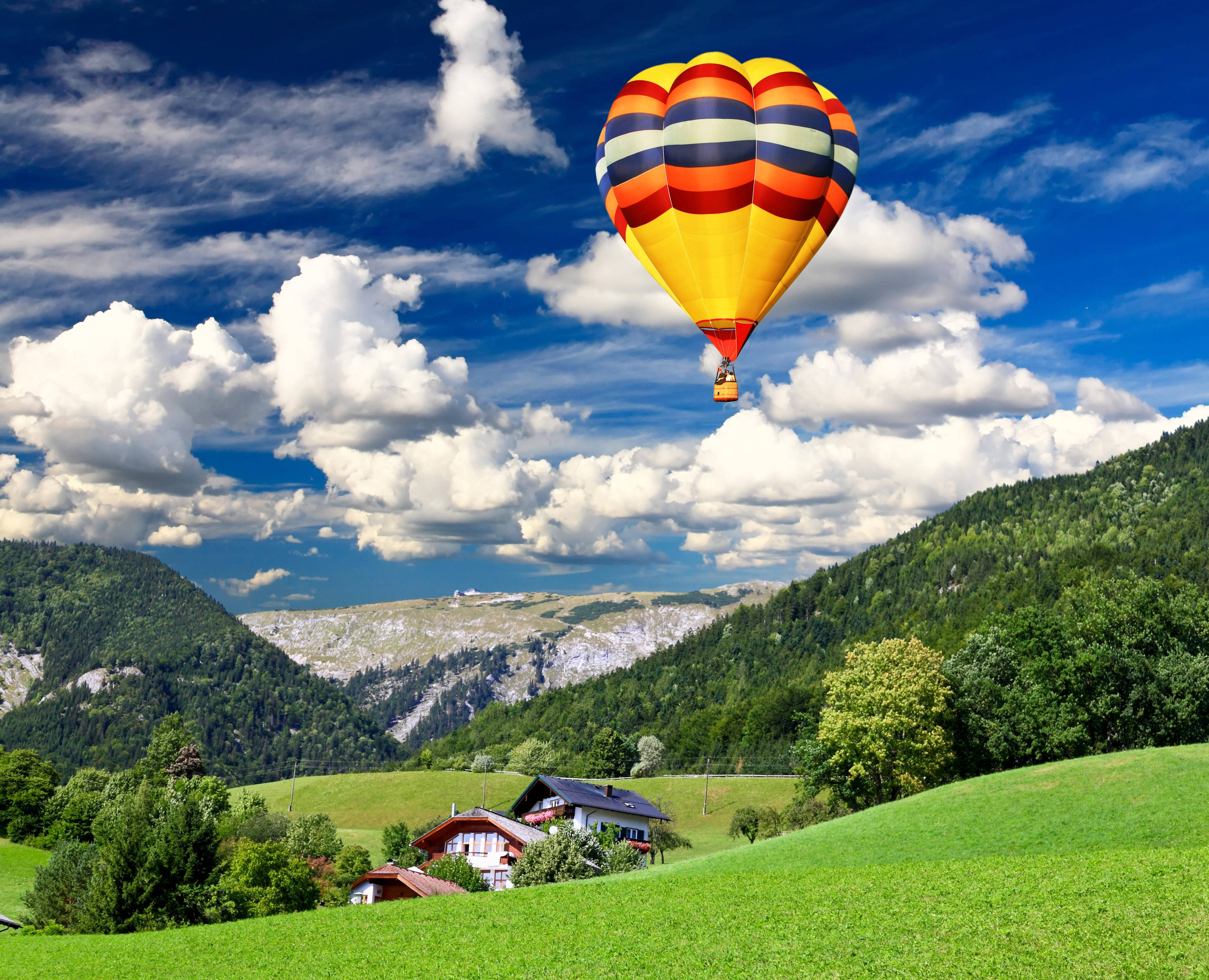 Green Hill, hot air balloon, lush green valley, 4K Desktop Wallpaper