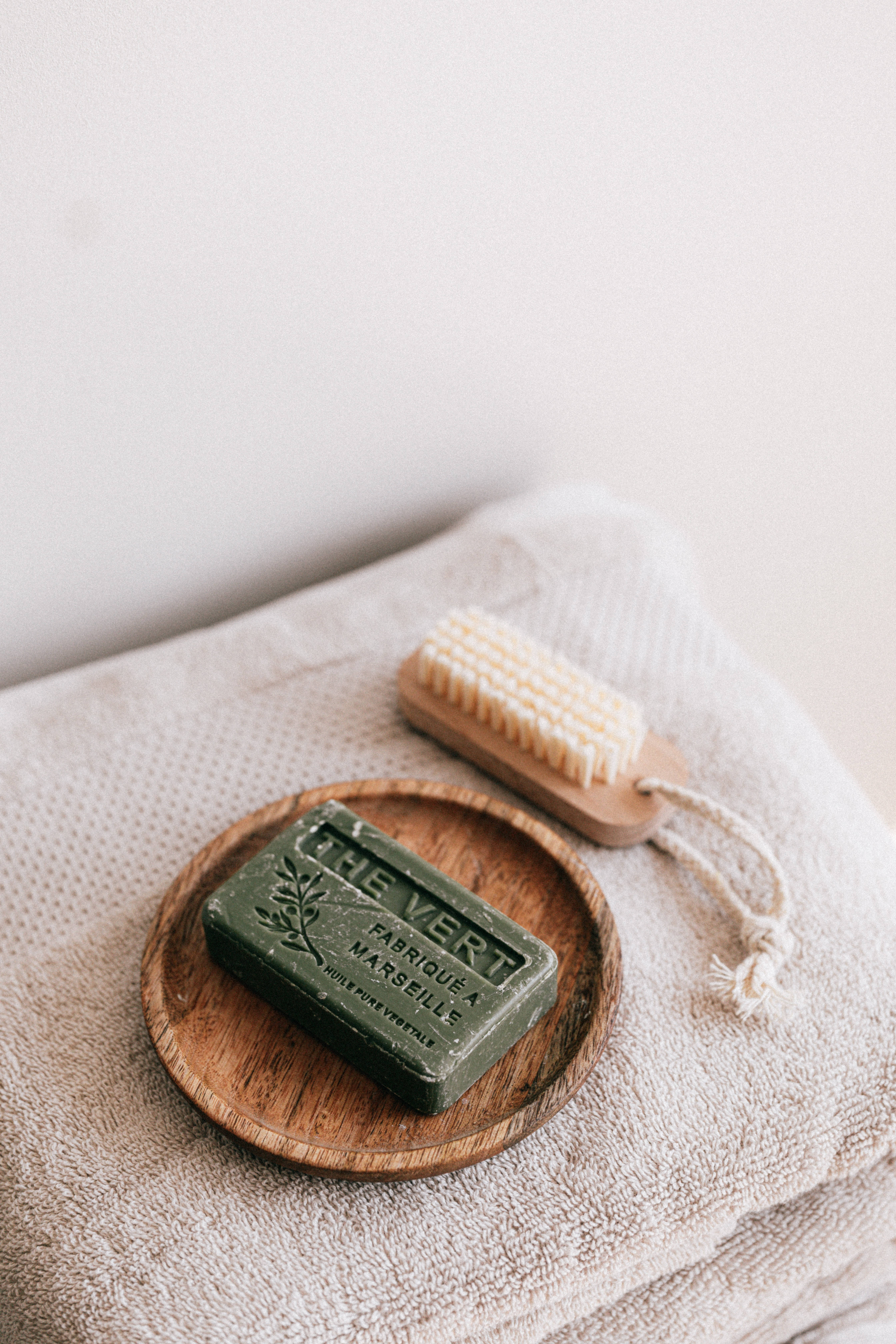 Green Minimalist Soap Bar, Marseille soap bar, wooden dish, 5K Phone Wallpaper