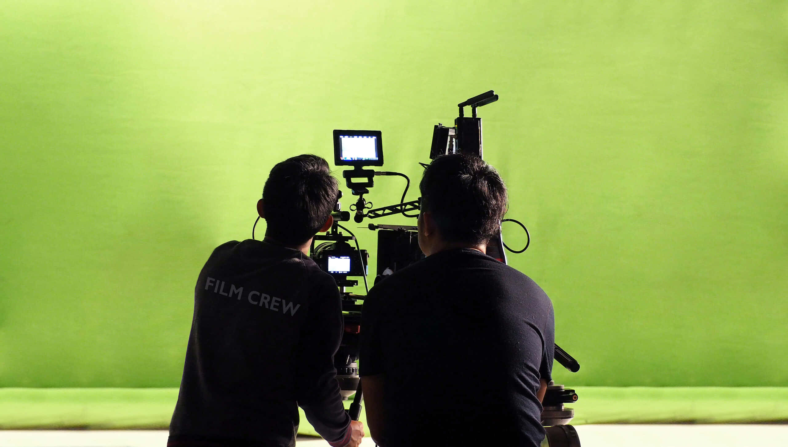green screen, camera, film crew, 2K Desktop Wallpaper