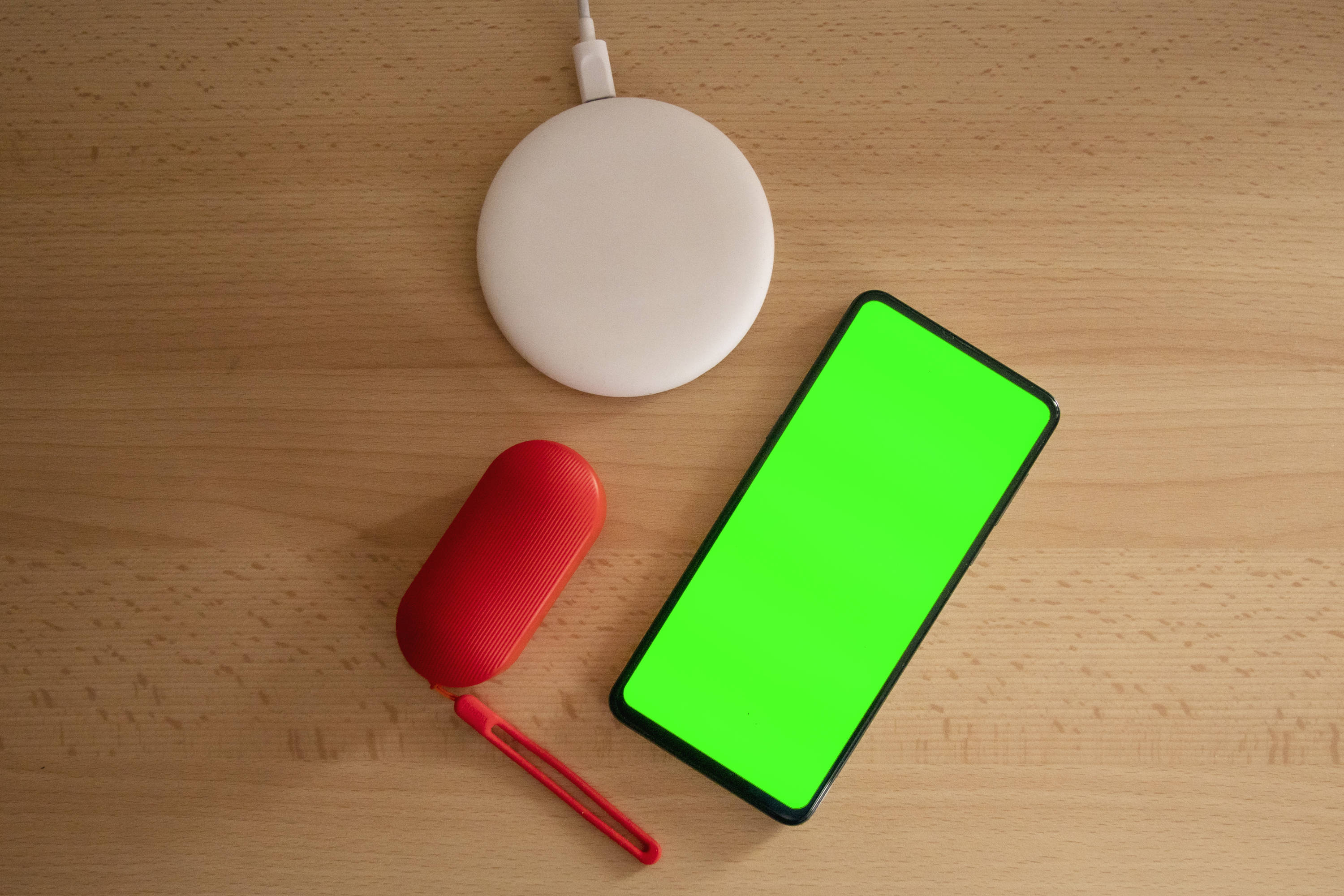 green screen, smartphone, red portable speaker, 2K Desktop Wallpaper