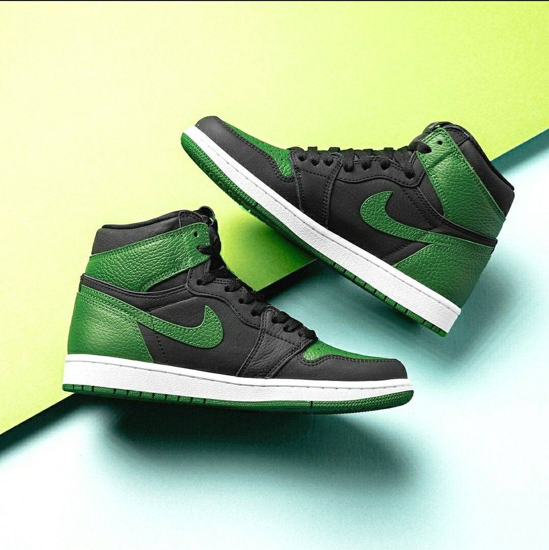 green shoes, black and green high-top sneakers, white soles, SD Phone Wallpaper