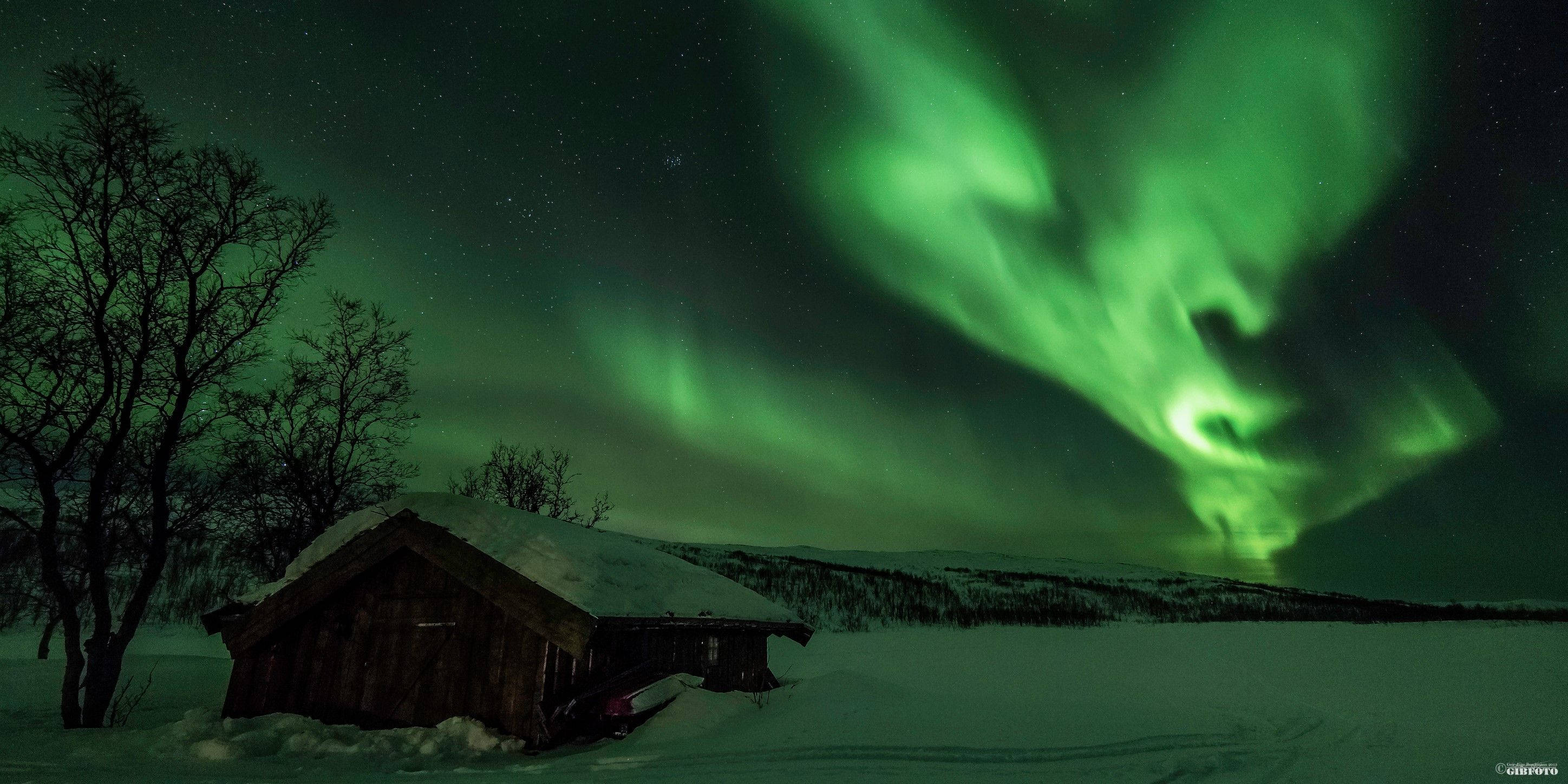 Green Sky, cabin, snow-covered wooden cabin, 2K Desktop Wallpaper