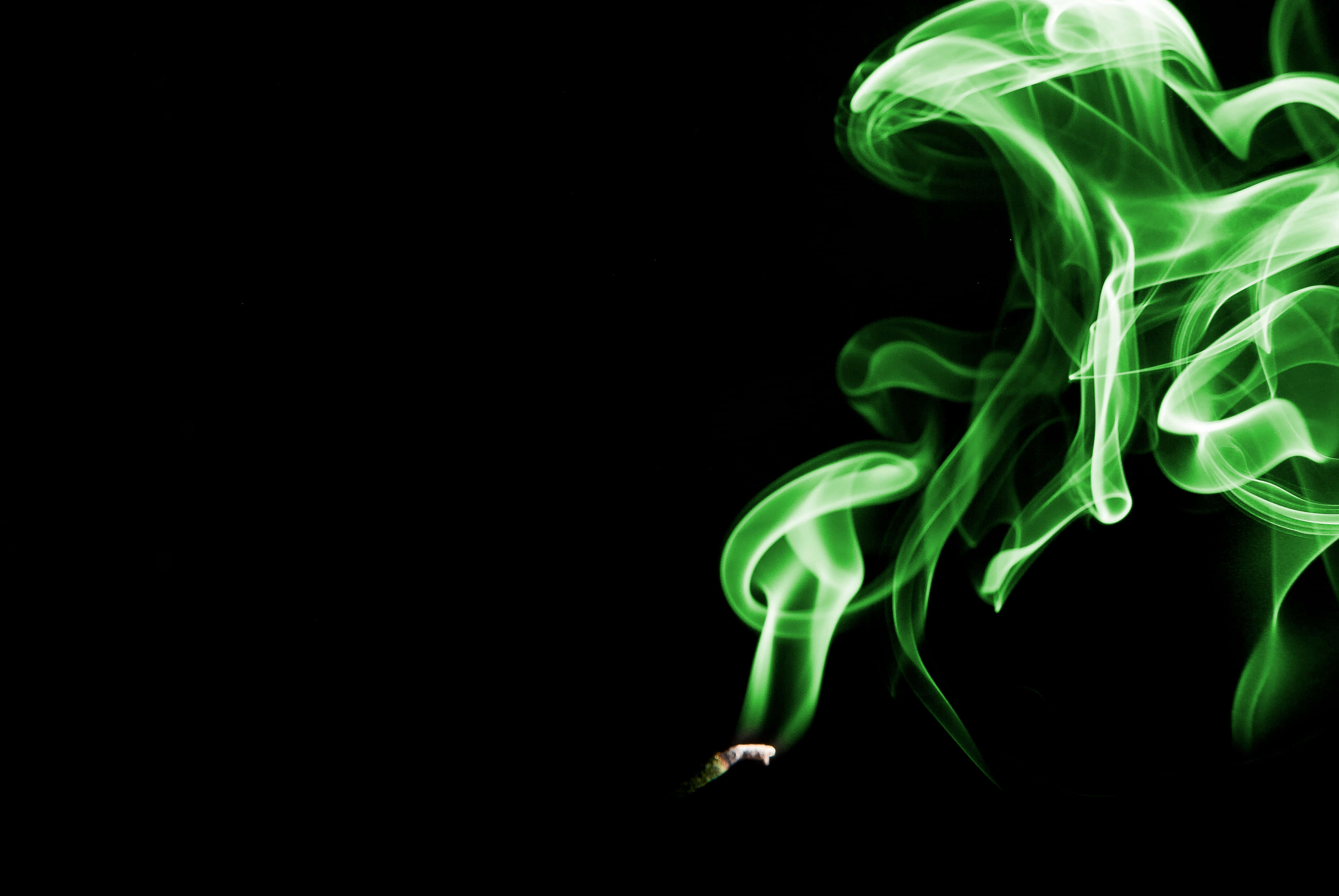 neon green smoke, vibrant green smoke, glowing ember, 4K Desktop Wallpaper