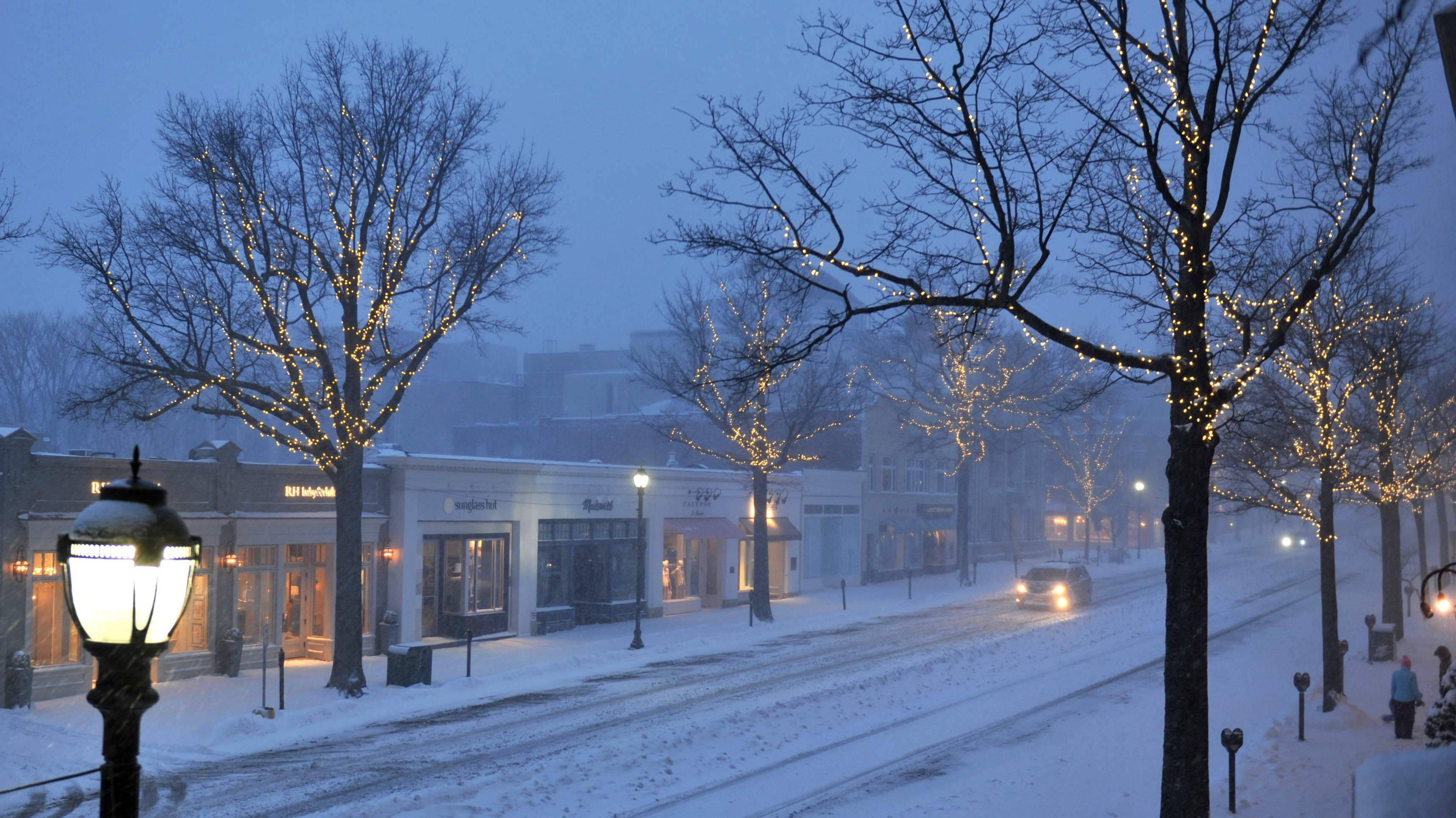 Greenwich Ct, snowy roads, dusk, 2K Desktop Wallpaper