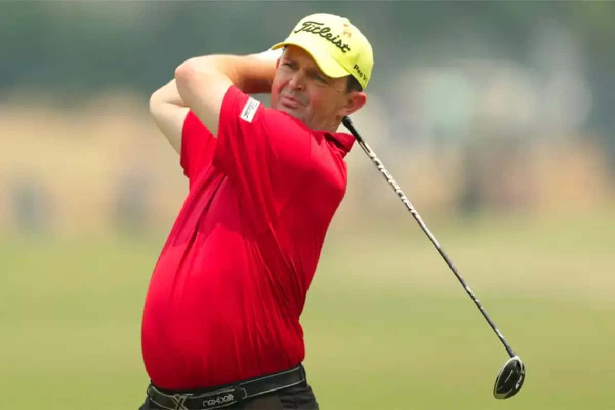 Greg Chalmers, red shirt, yellow cap, SD Desktop Wallpaper