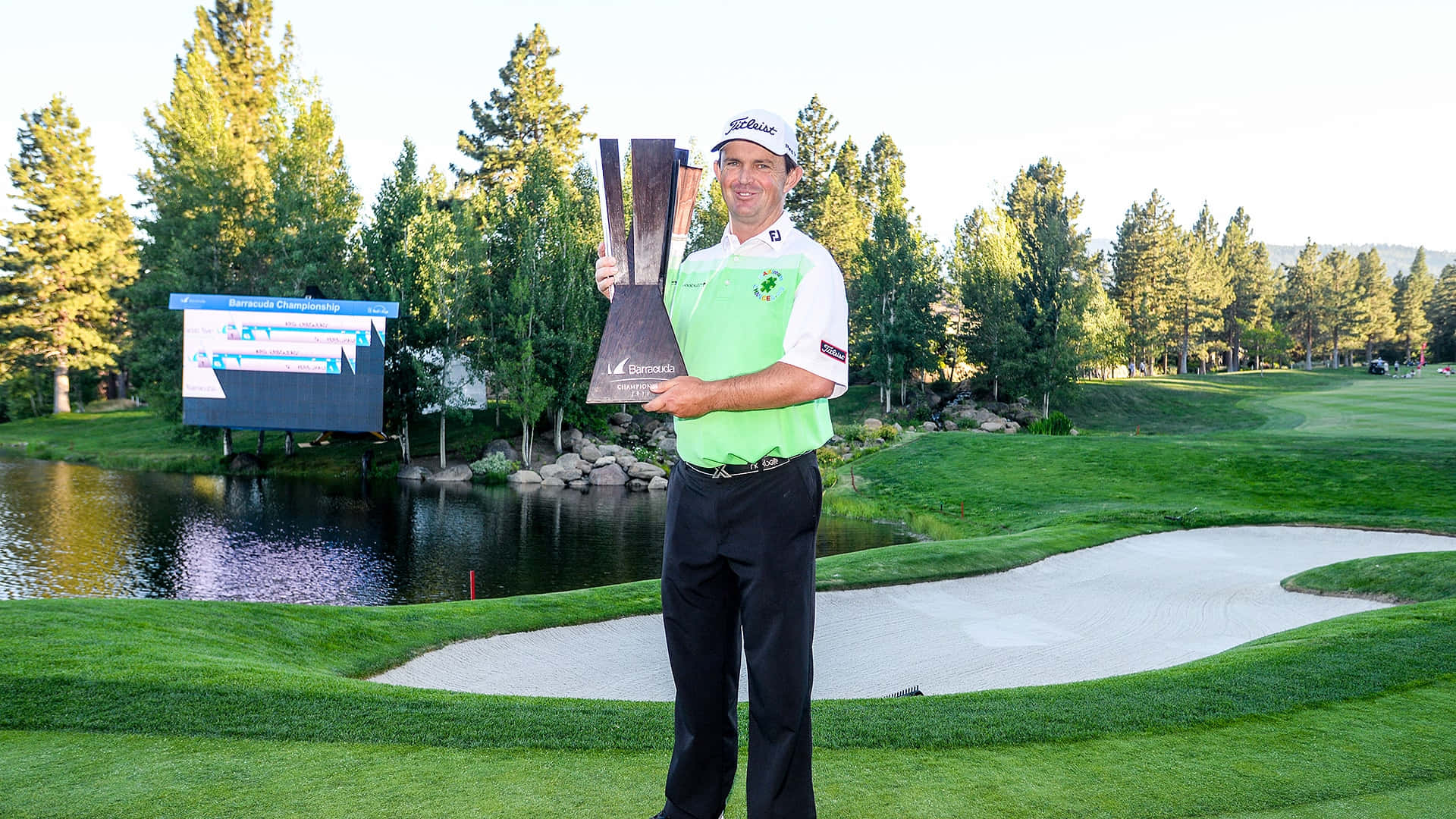 Greg Chalmers, green vest, large trophy, Full HD Desktop Wallpaper