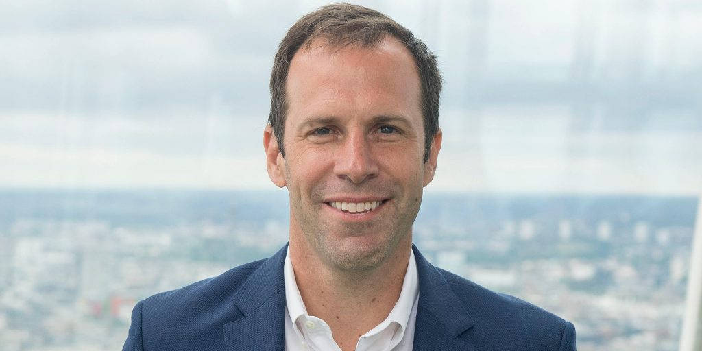 Greg Rusedski, blue suit, blurred cityscape window, SD Desktop Wallpaper