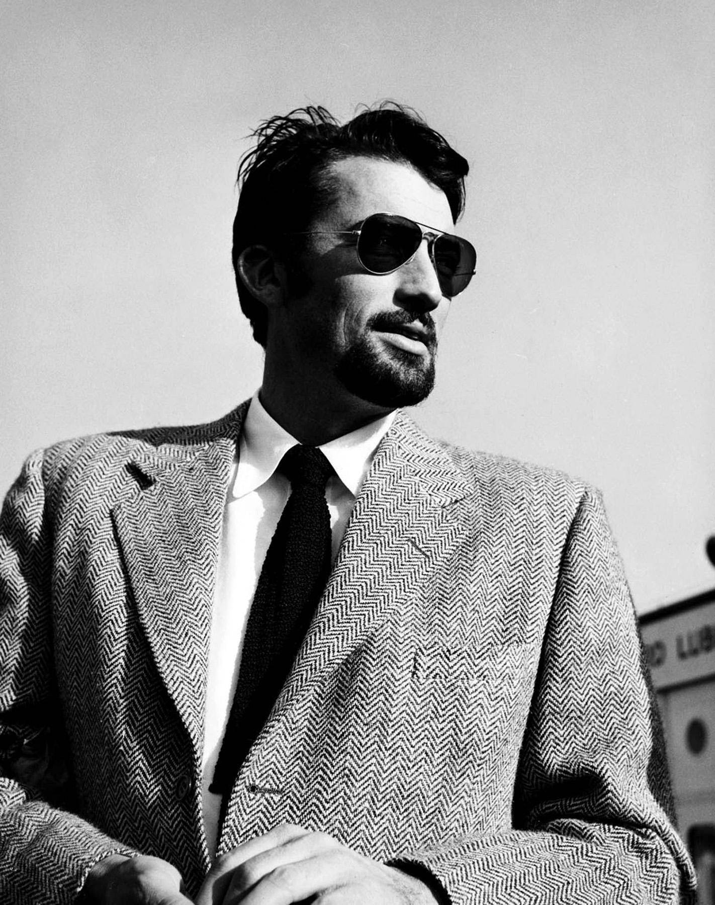 Gregory Peck, aviator sunglasses, herringbone suit, HD Phone Wallpaper