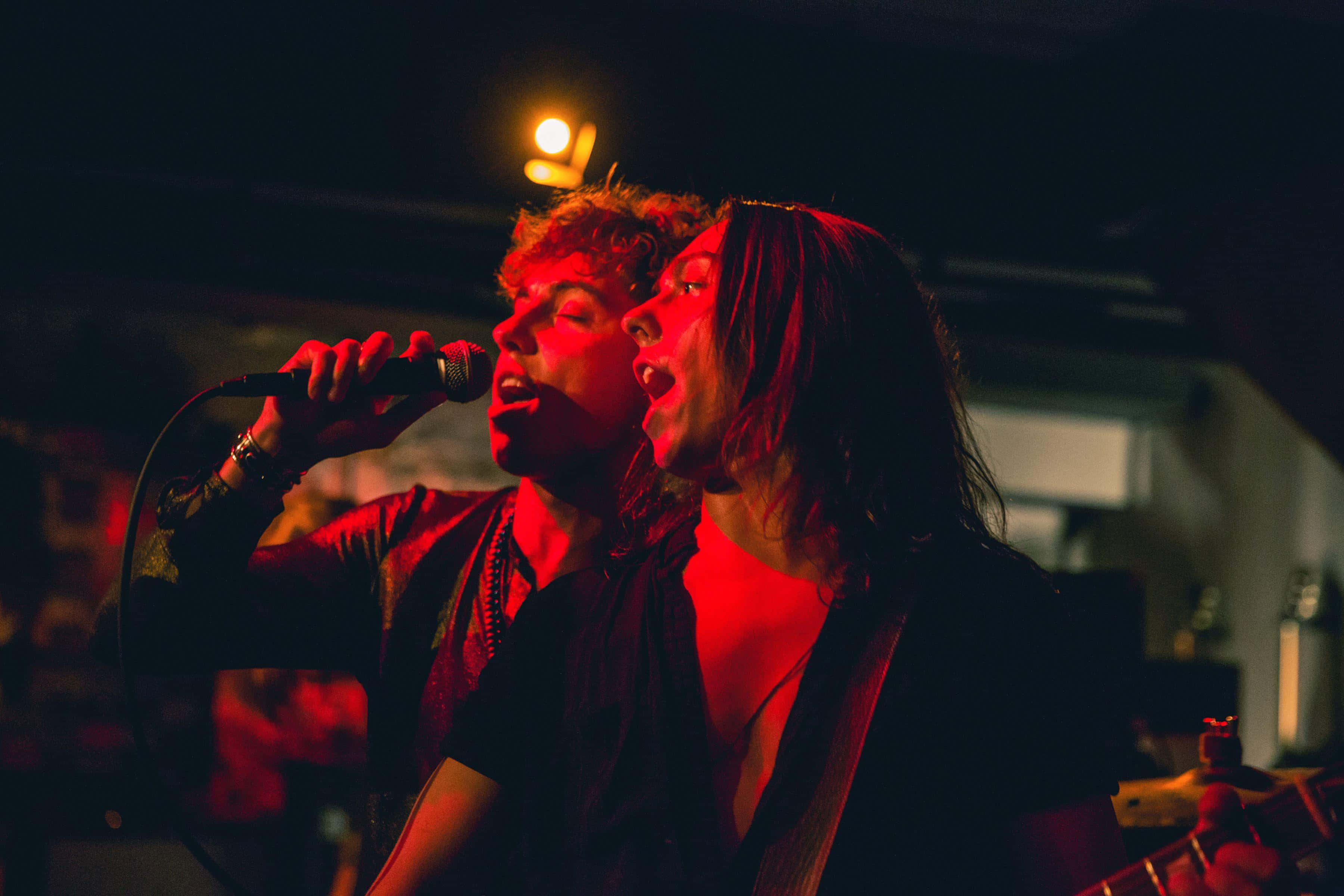 Greta Van Fleet, microphones, warm red stage lights, 2K Desktop Wallpaper