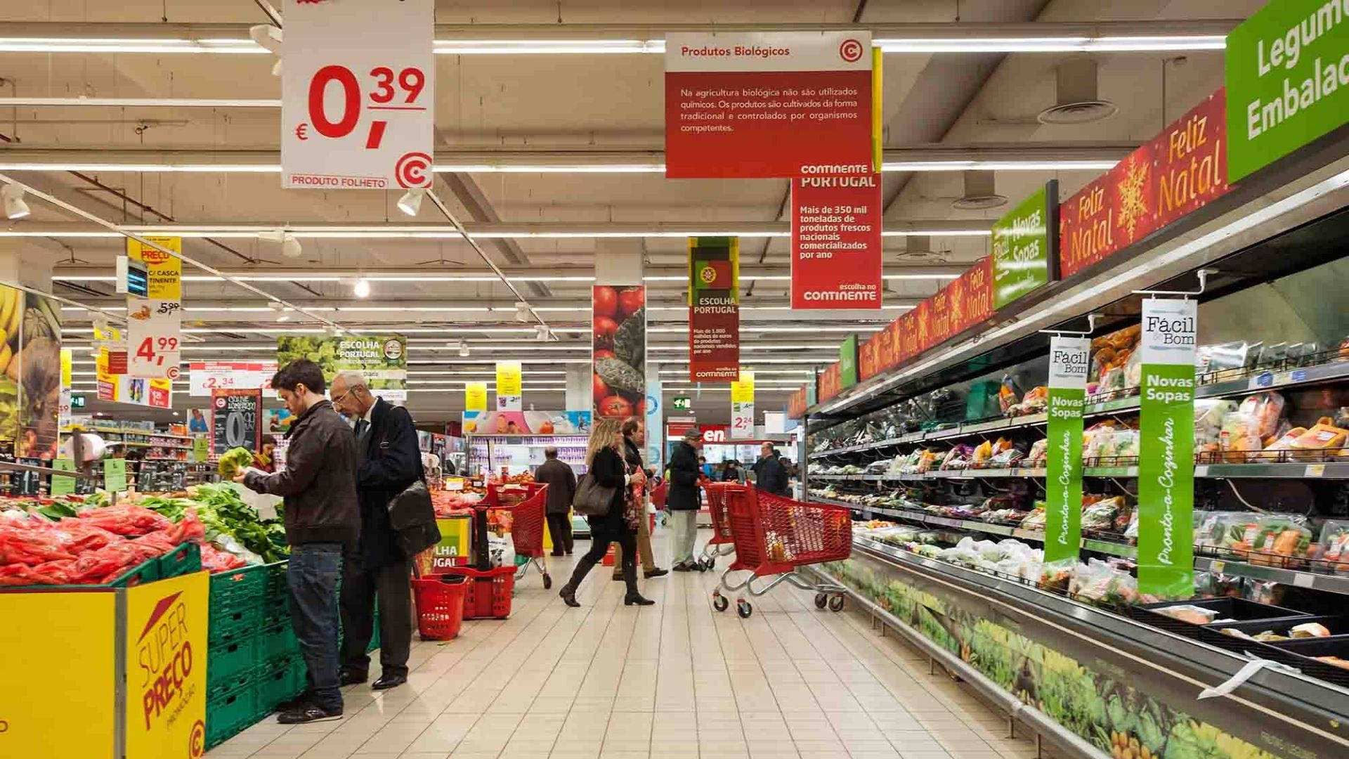 busy grocery store, produce aisles, brightly lit supermarket, Full HD Desktop Wallpaper