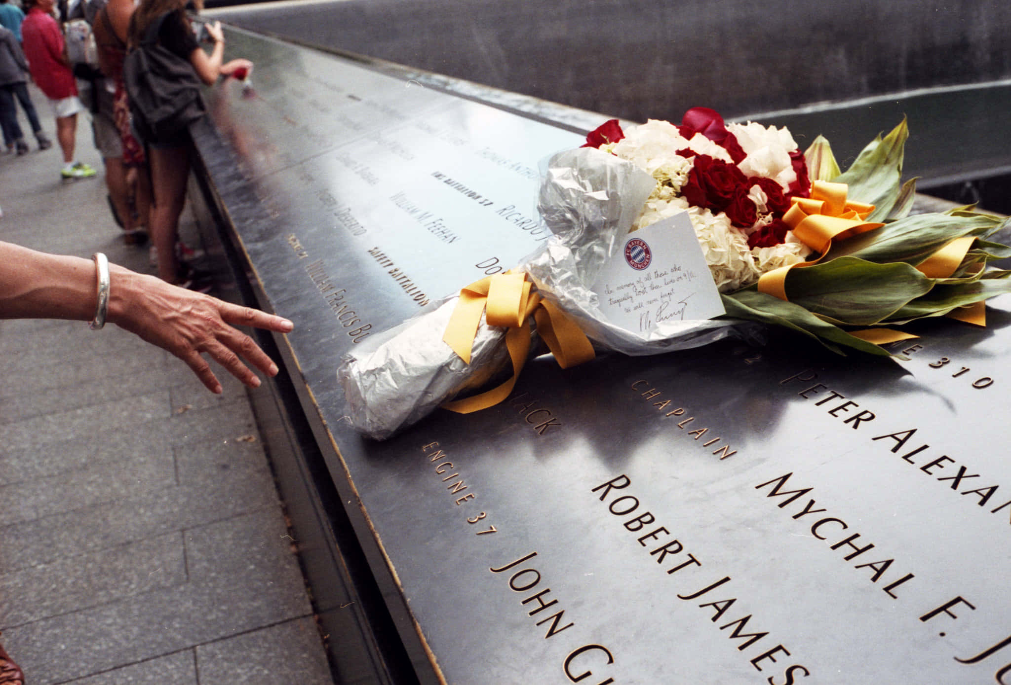 marble ground zero, polished black memorial wall, red and white flowers, Full HD Desktop Wallpaper