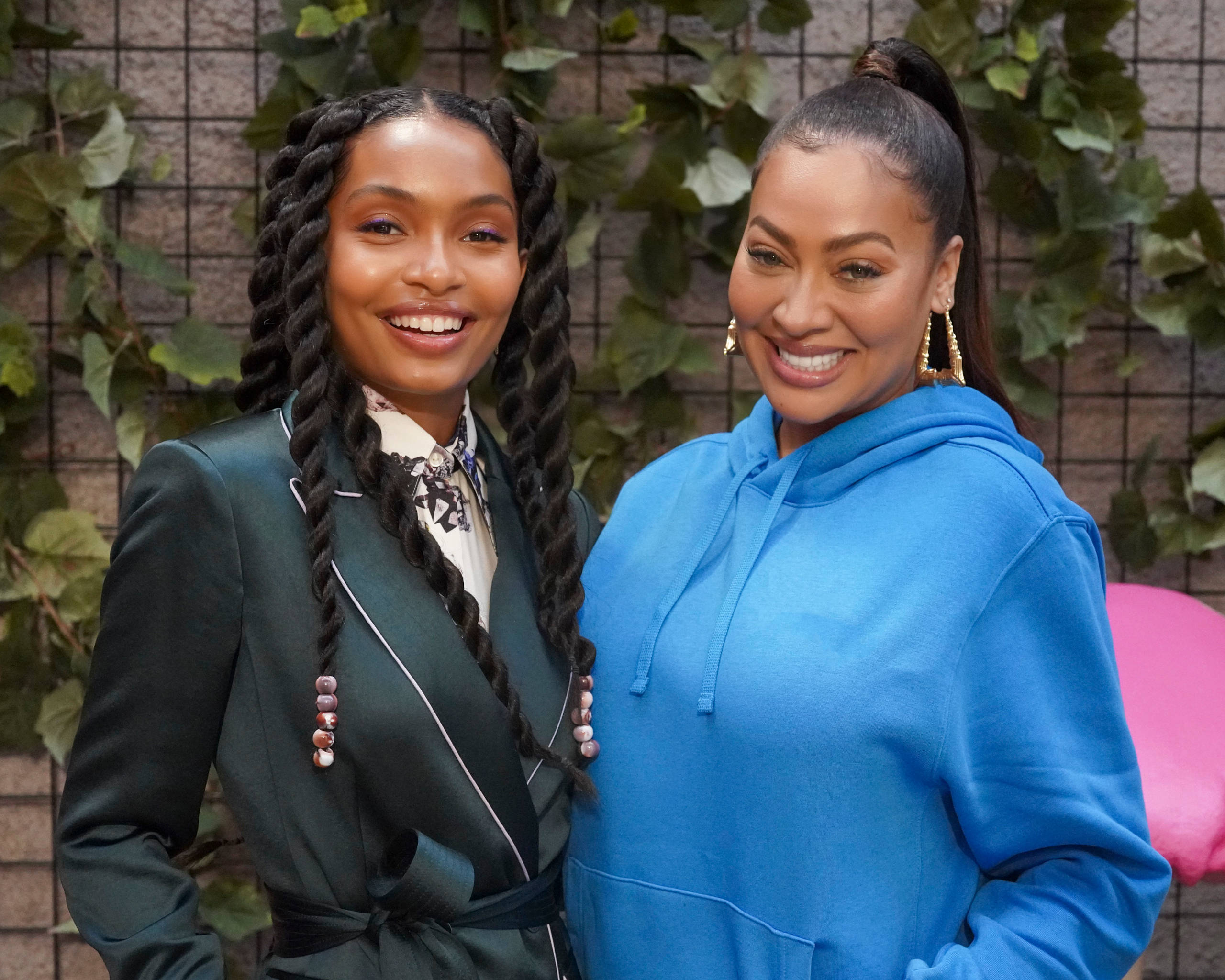 Grown Ish, dark blazer, braids, 2K Desktop Wallpaper
