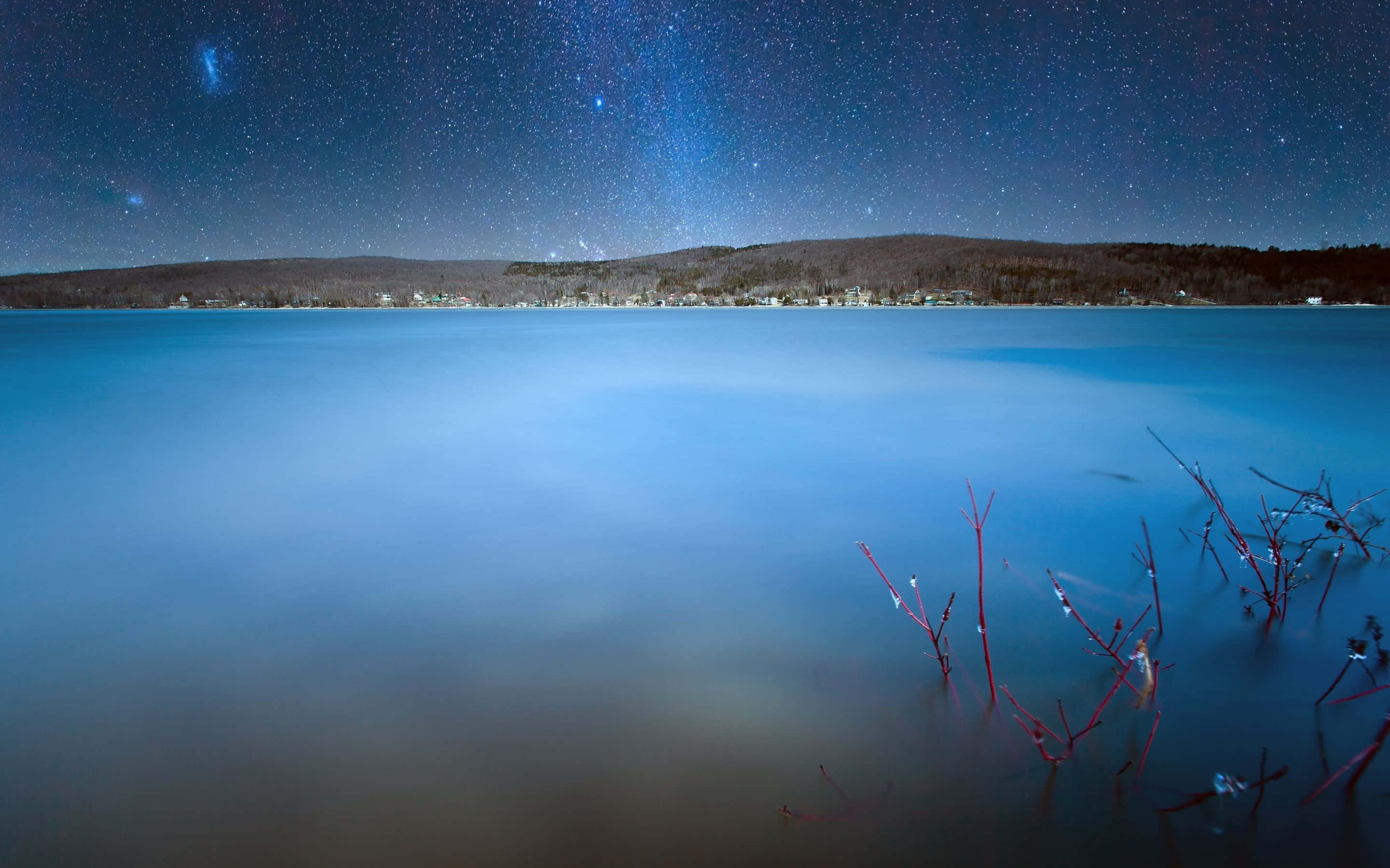 Grunge Aesthetic Mac, starry night sky, calm blue lake, 2K Desktop Wallpaper