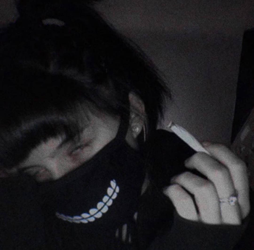 monochromatic girl, black mask, white leaf pattern, SD Desktop Wallpaper