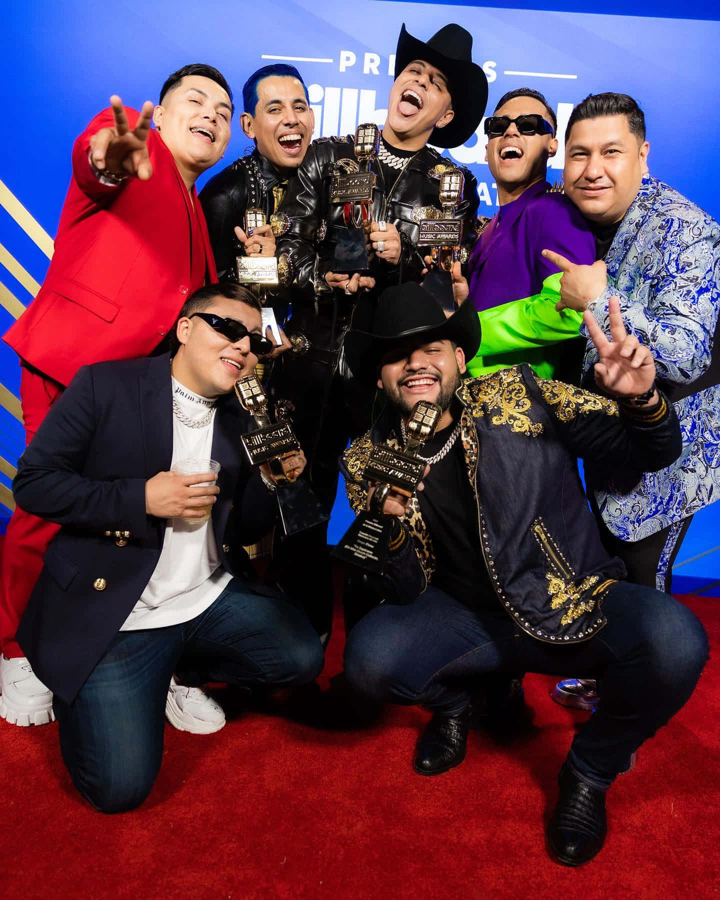 Grupo Firme, red carpet, blue award show backdrop, HD Phone Wallpaper