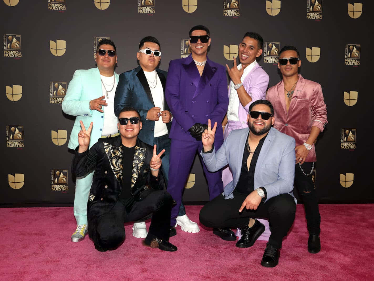 Grupo Firme, red carpet, pink carpet, HD Desktop Wallpaper