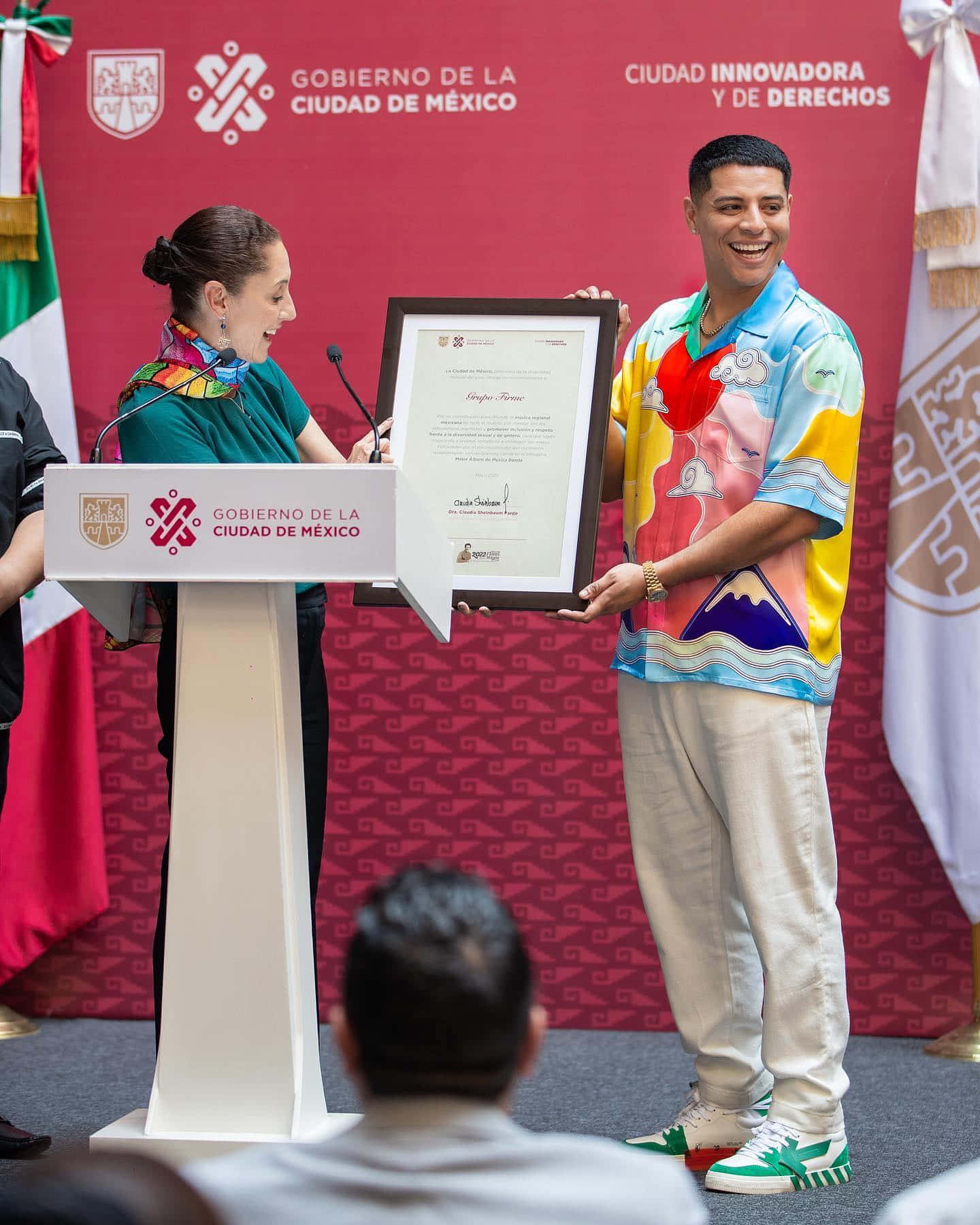 Grupo Firme, Mexican government event, framed certificate, HD Phone Wallpaper