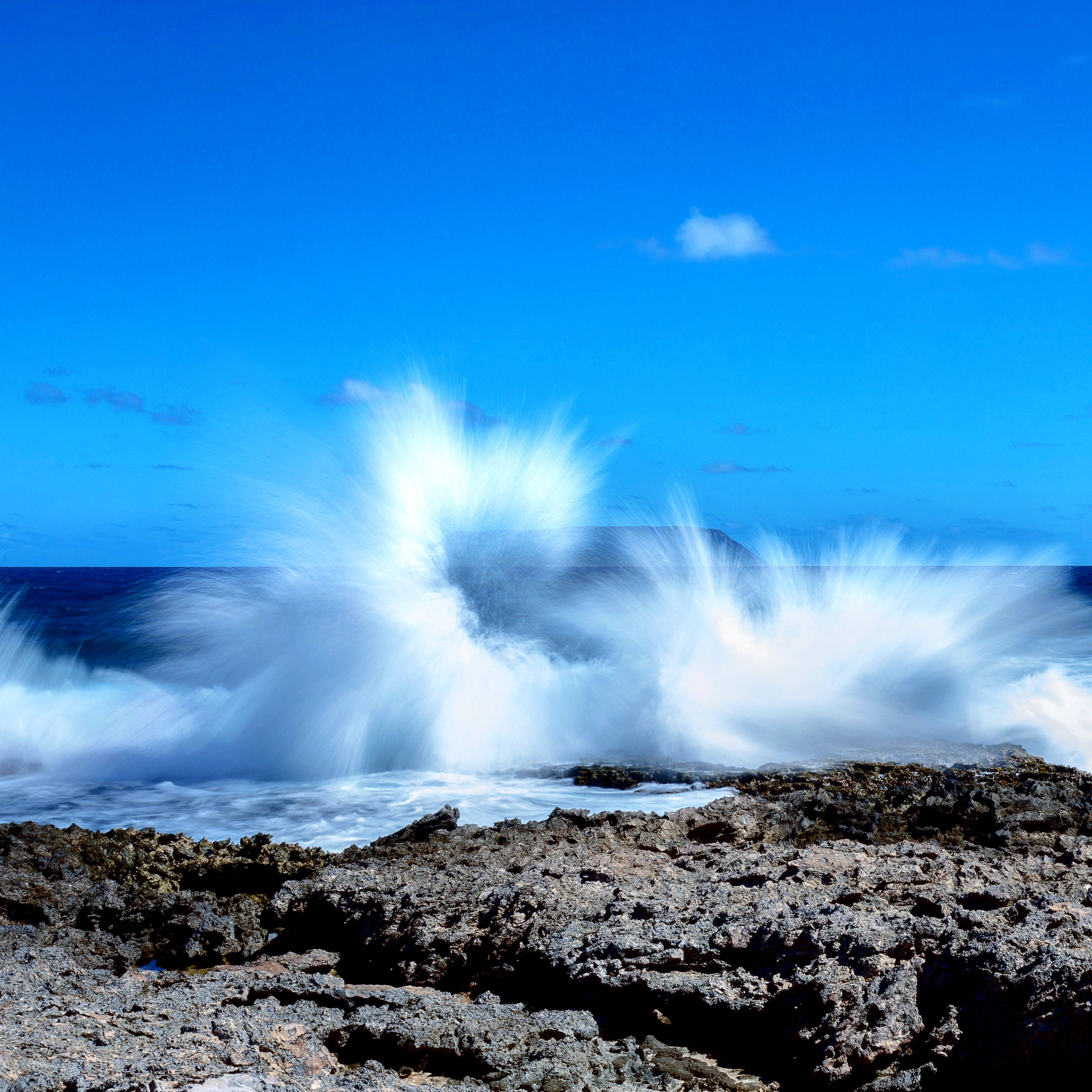 Guadeloupe, rock side, ocean waves, 2K Desktop Wallpaper