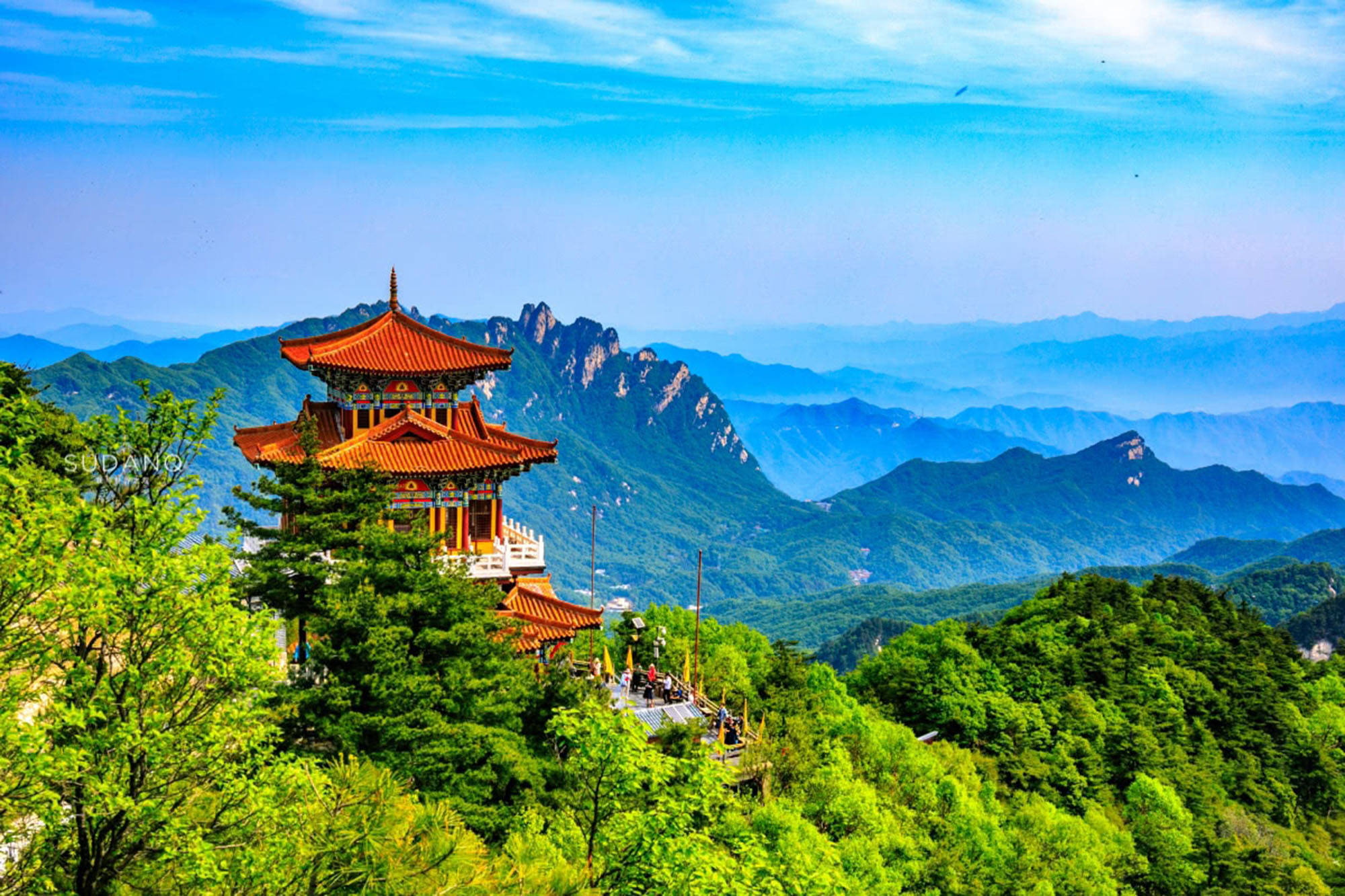 Guangzhou, White Cloud Mountain, orange-roofed temple, Full HD Desktop Wallpaper