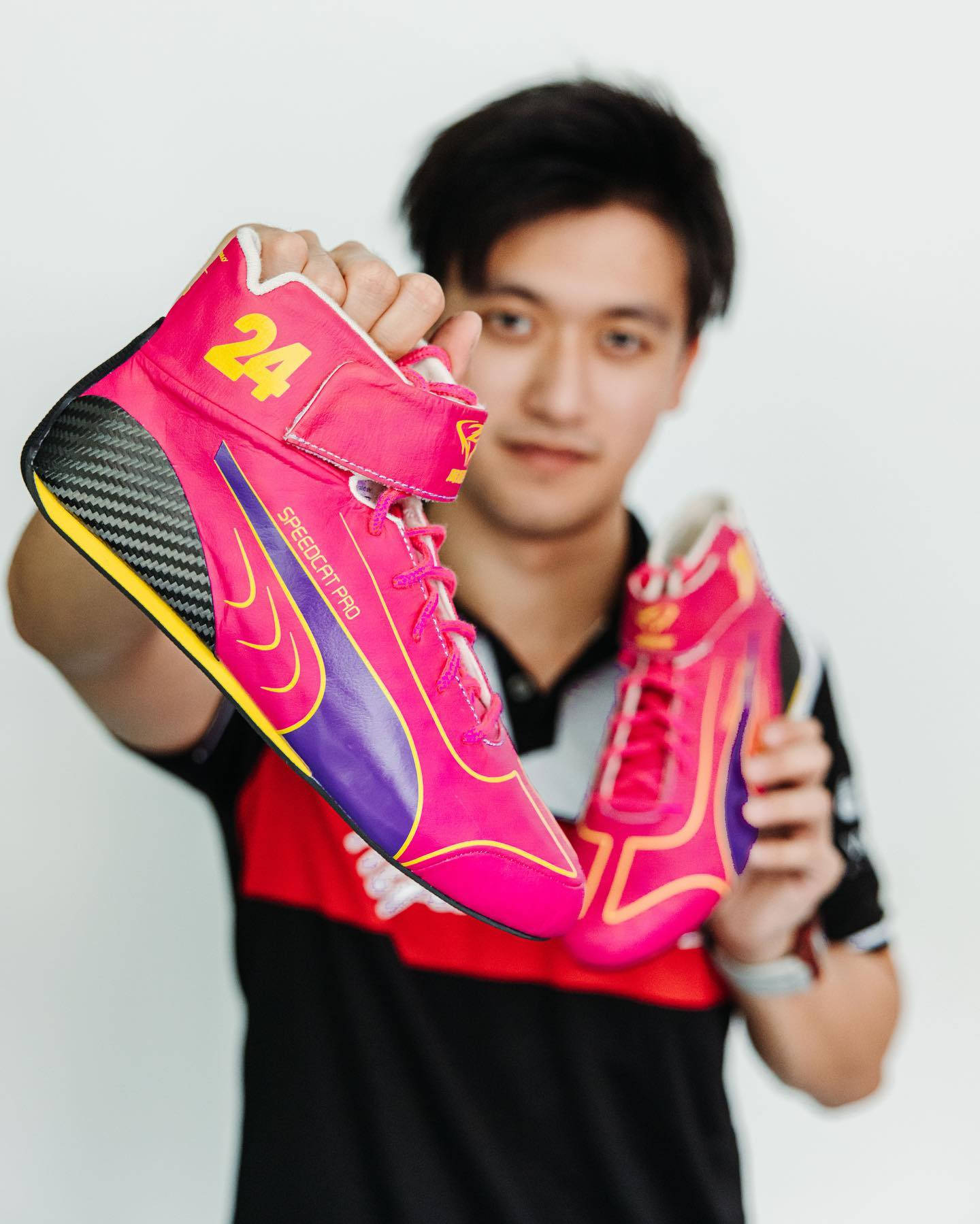 Guanyu Zhou, pink sneakers, yellow accents, HD Phone Wallpaper