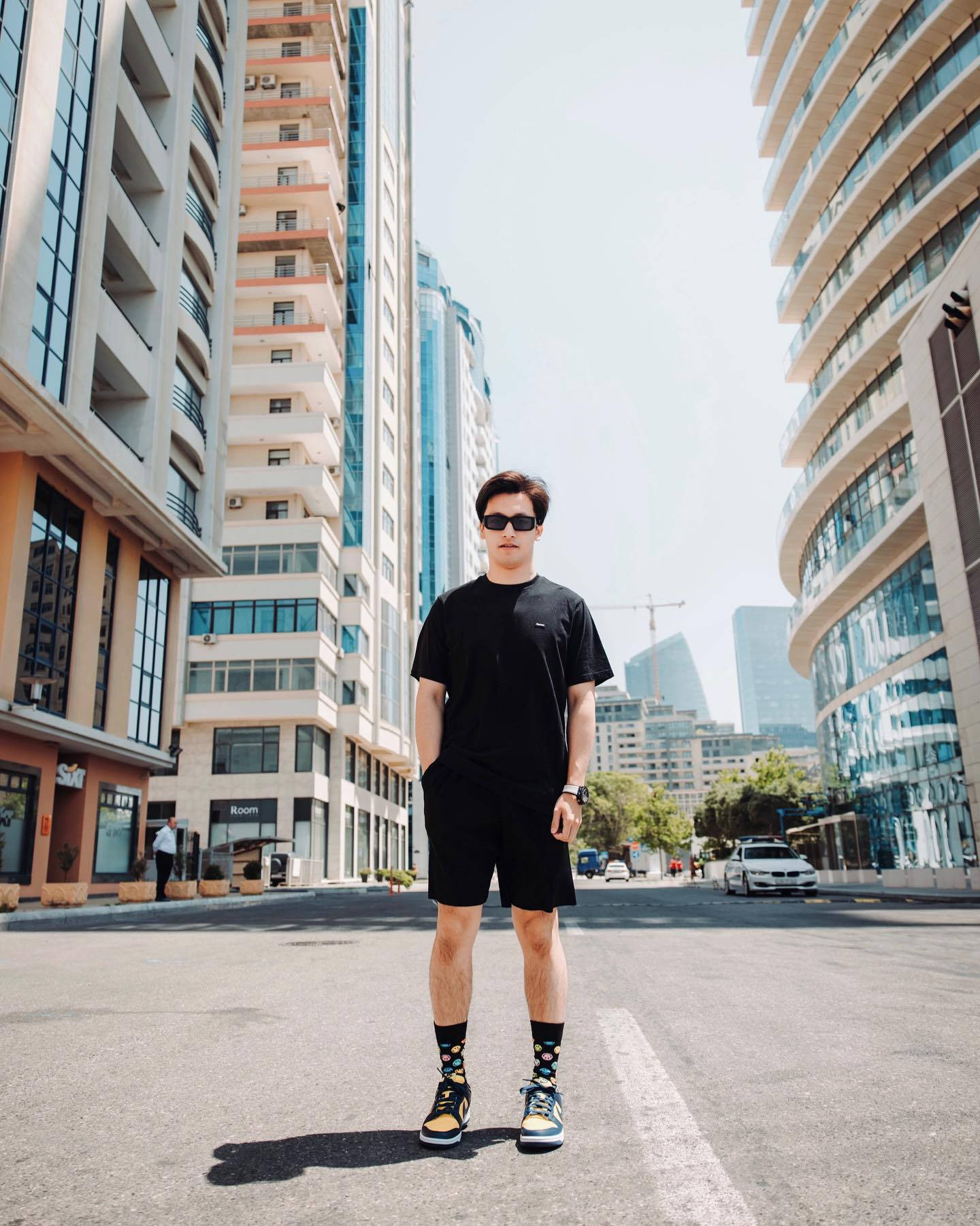 Guanyu Zhou, black shirt, colorful sneakers, HD Phone Wallpaper