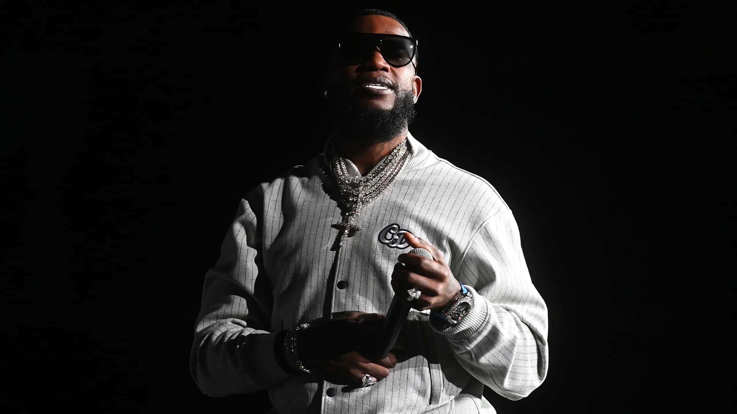 Gucci Mane, microphone, black background, 2K Desktop Wallpaper