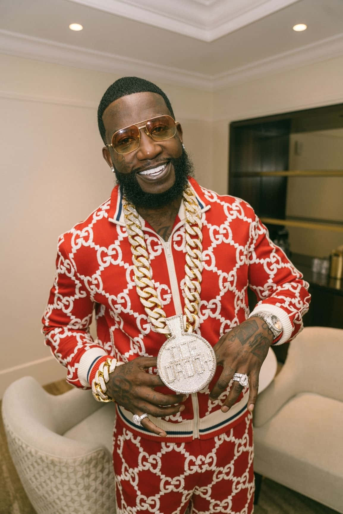 Gucci Mane, red tracksuit, gold accessories, HD Phone Wallpaper