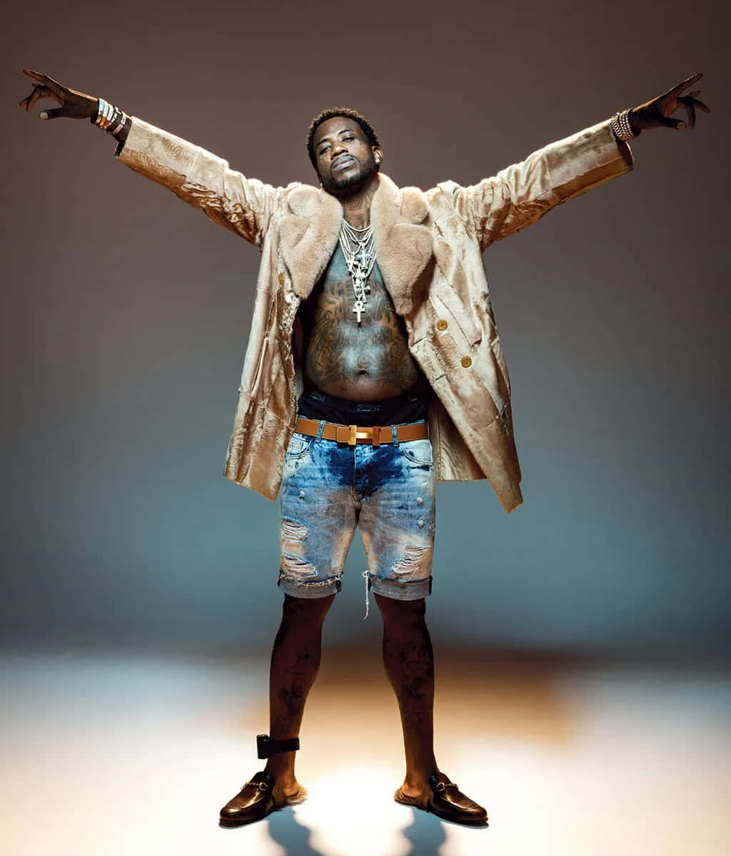 Gucci Mane, gold velvet jacket, ripped denim shorts, SD Phone Wallpaper
