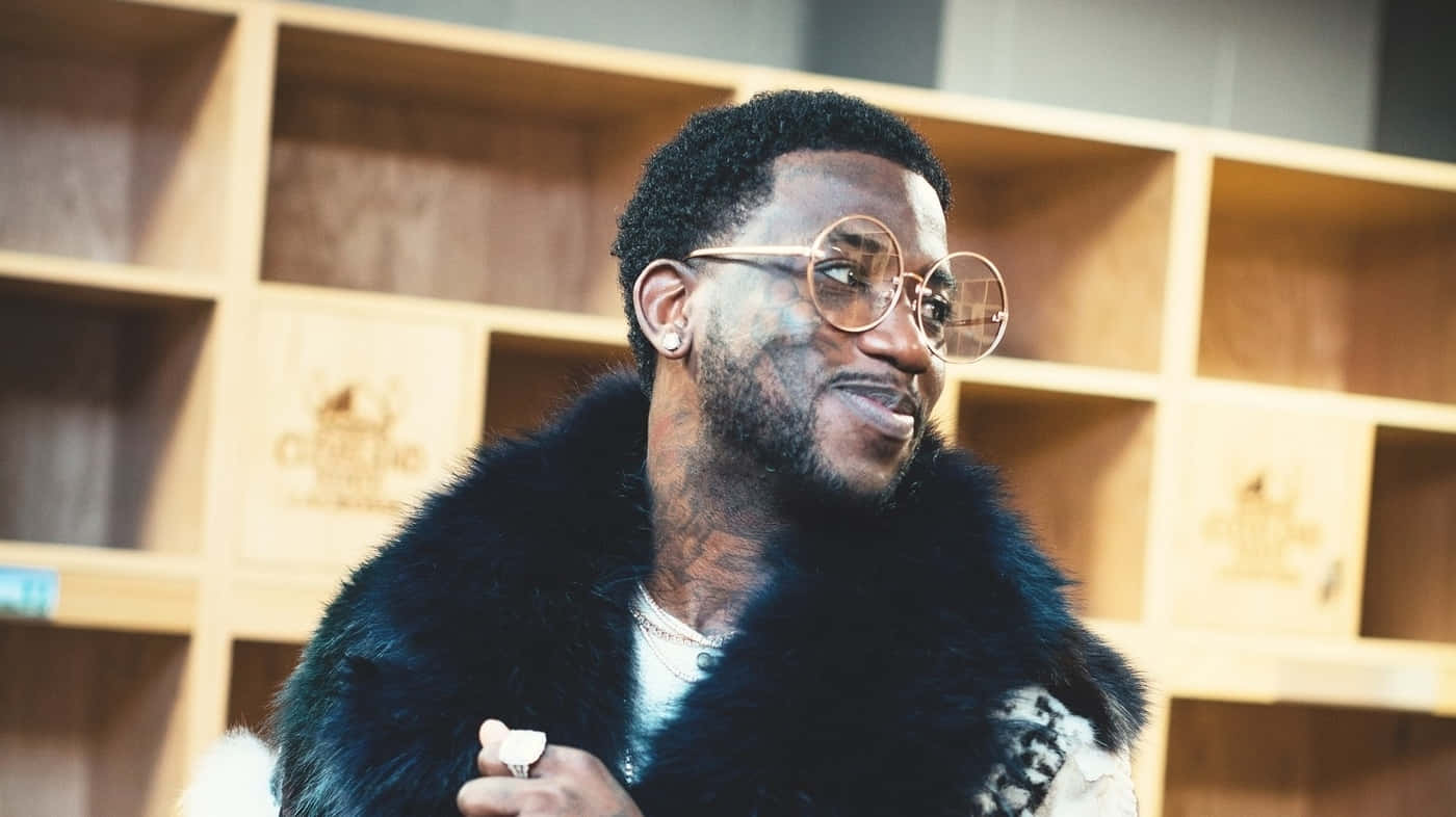 Gucci Mane, black fur coat, round gold-rimmed glasses, HD Desktop Wallpaper