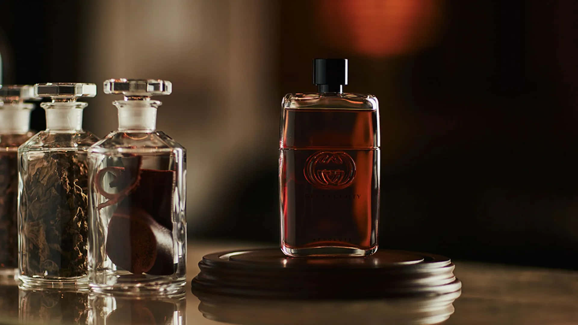 Gucci, amber liquid, wooden stand, Full HD Desktop Wallpaper
