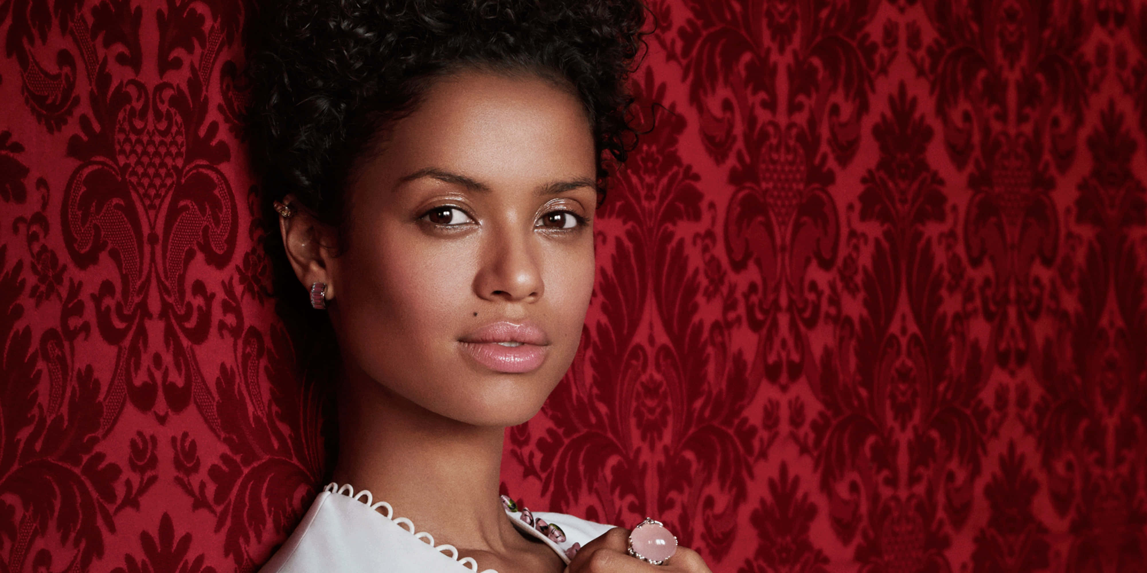 Gugu Mbatha-raw, curly hair, rich red damask wallpaper, 4K Desktop Wallpaper