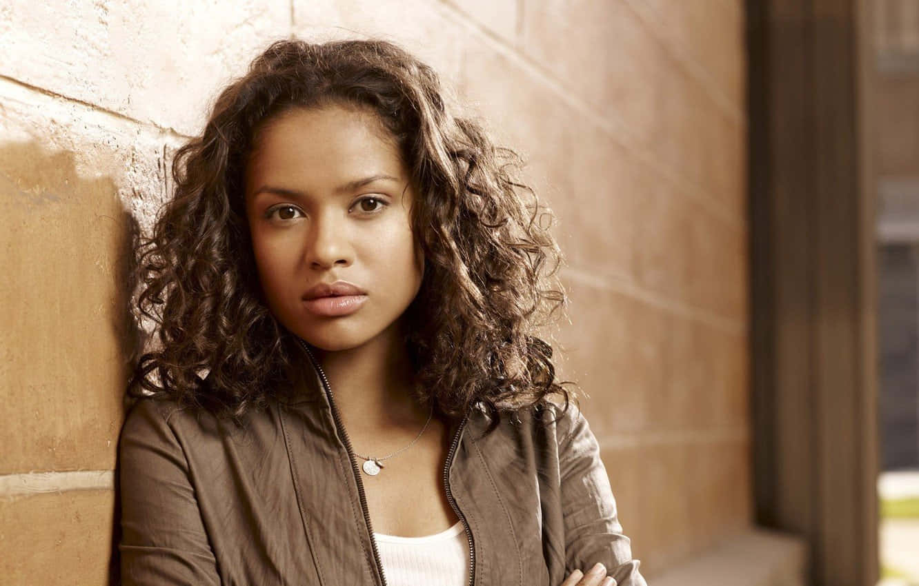 Gugu Mbatha-raw, curly brown hair, textured stone wall, HD Desktop Wallpaper