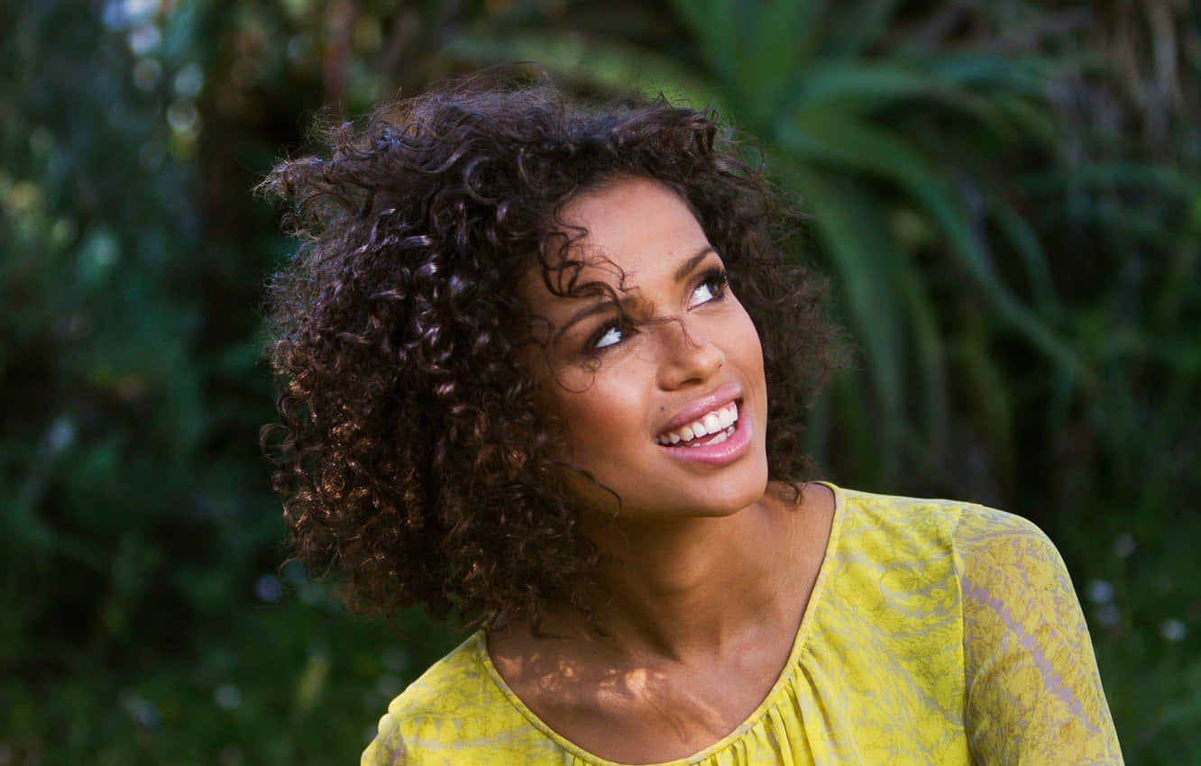 Gugu Mbatha-Raw, red dress, curly hair, HD Desktop Wallpaper