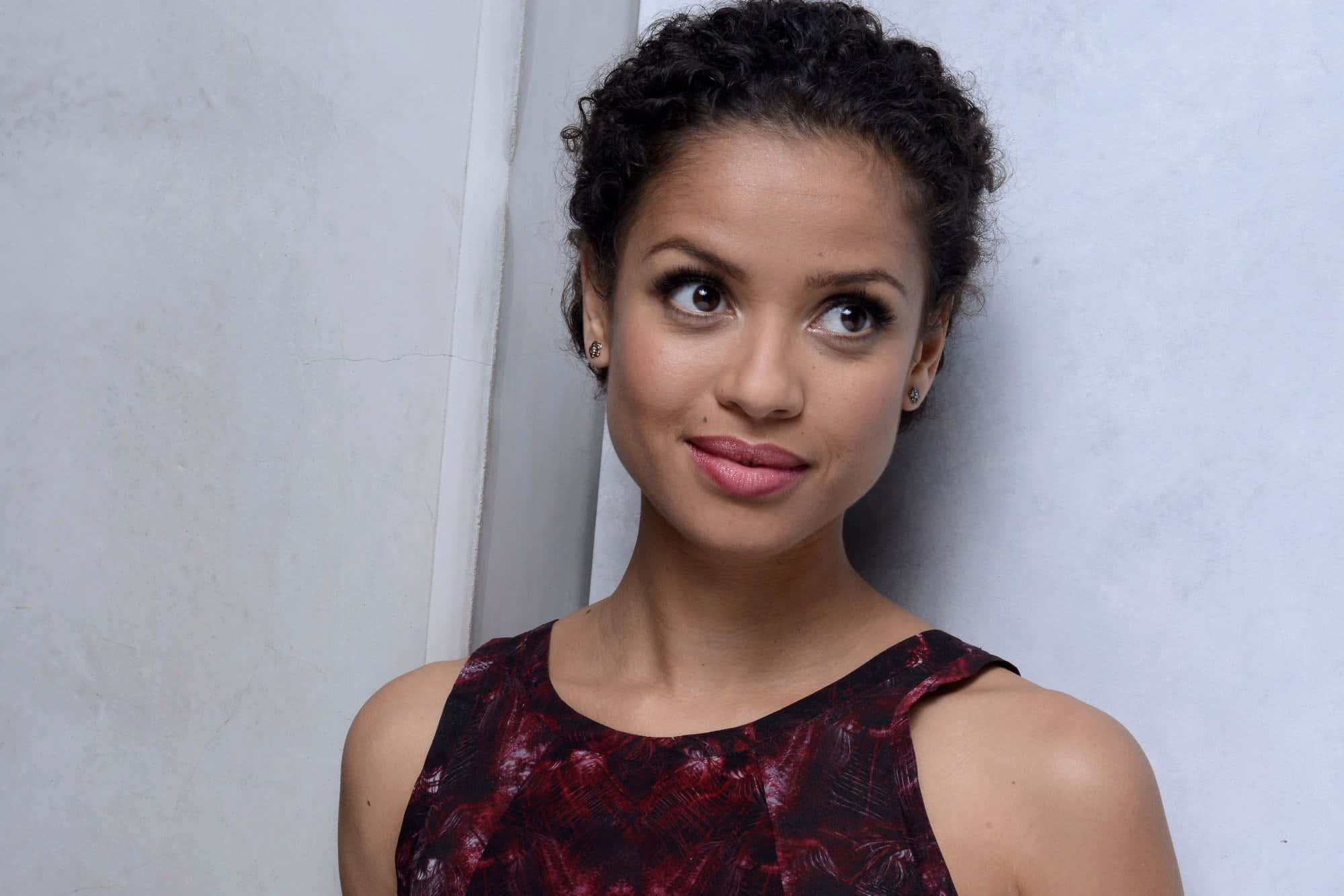 Gugu Mbatha-Raw, curly dark hair, patterned red top, Full HD Desktop Wallpaper