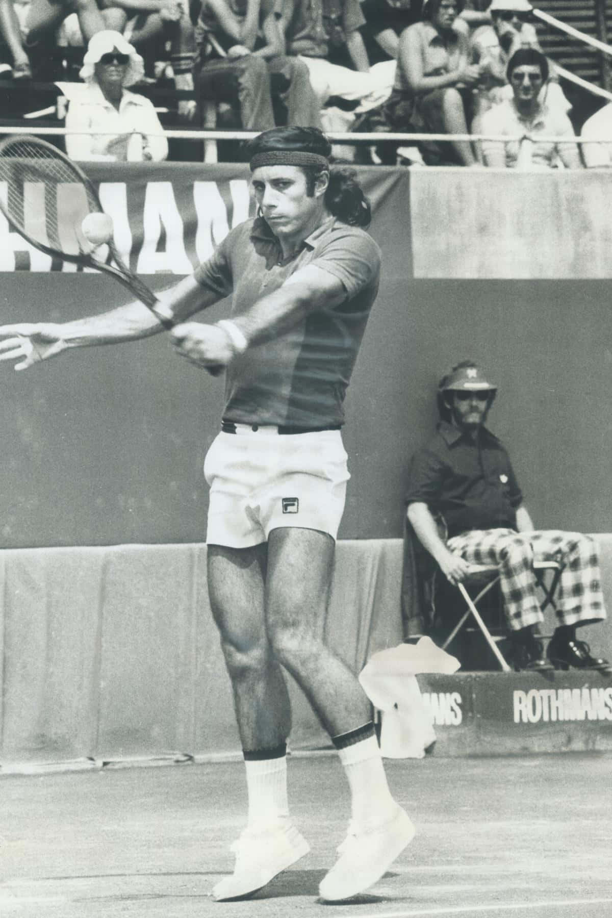 Guillermo Vilas, tennis player, mid-swing, HD Phone Wallpaper