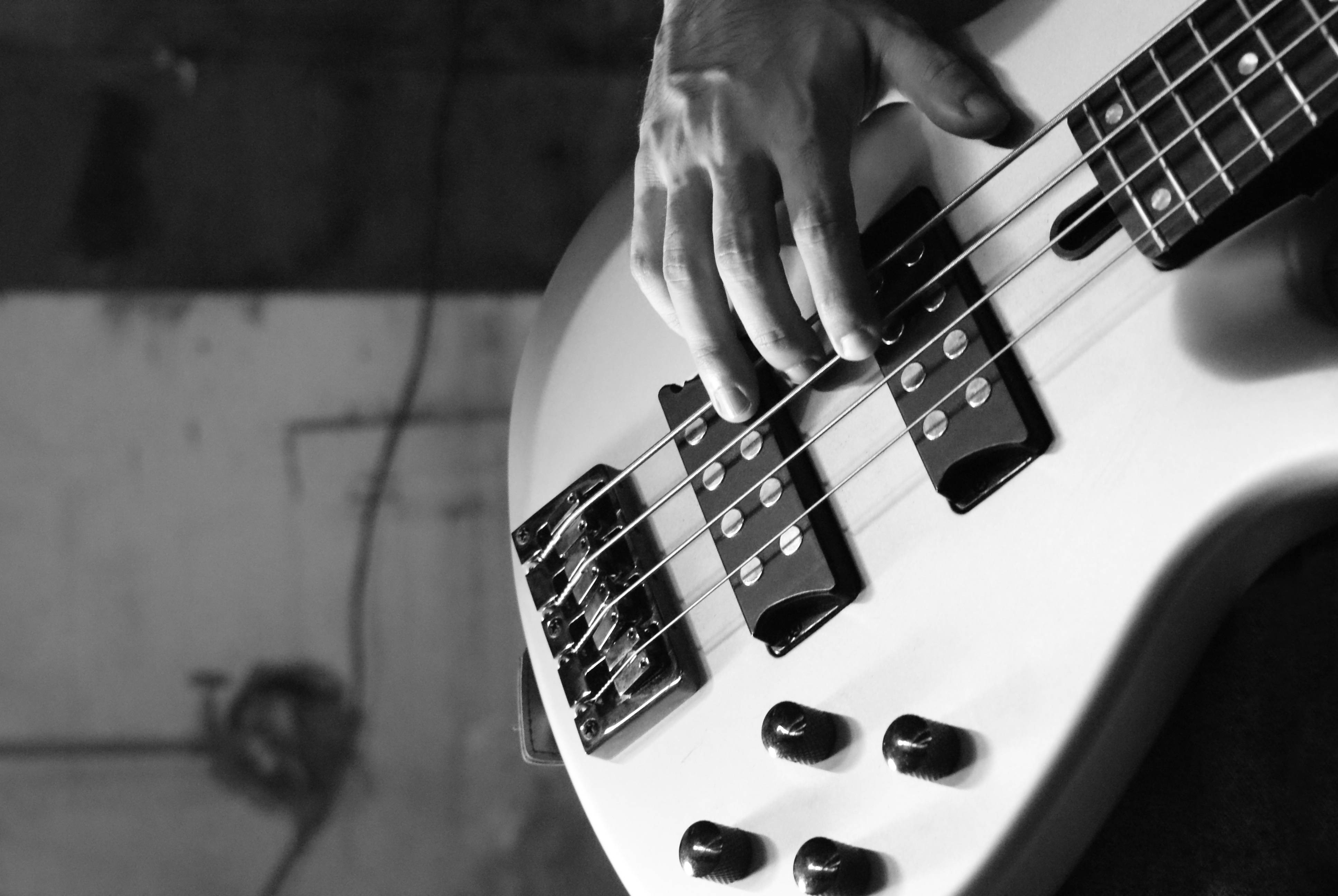 white bass guitar, black and white close-up shot, night, 4K Desktop Wallpaper