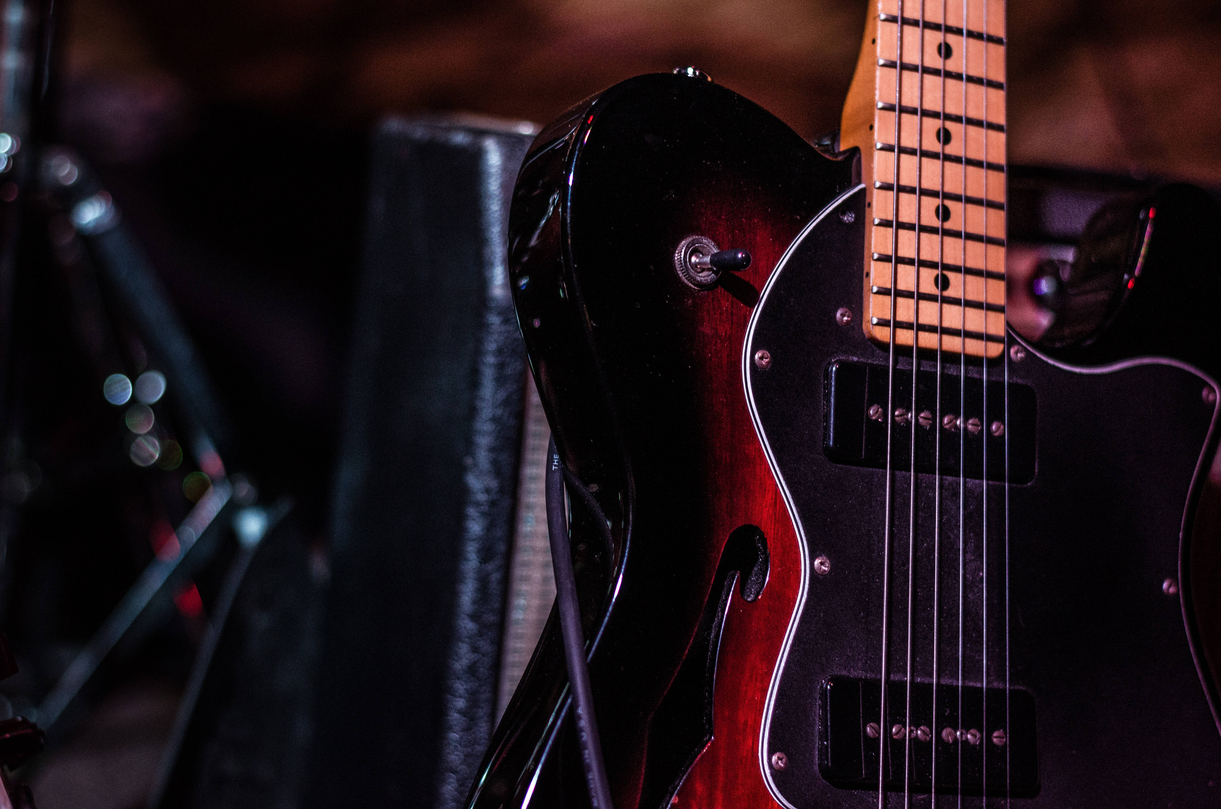 glossy black electric guitar, sunburst finish, maple neck, 4K Desktop Wallpaper