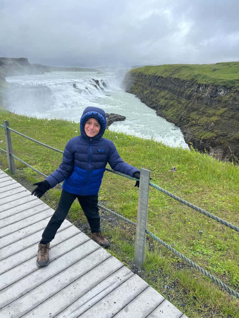 Gullfoss Waterfall, southwest Iceland, blue jacket, SD Phone Wallpaper