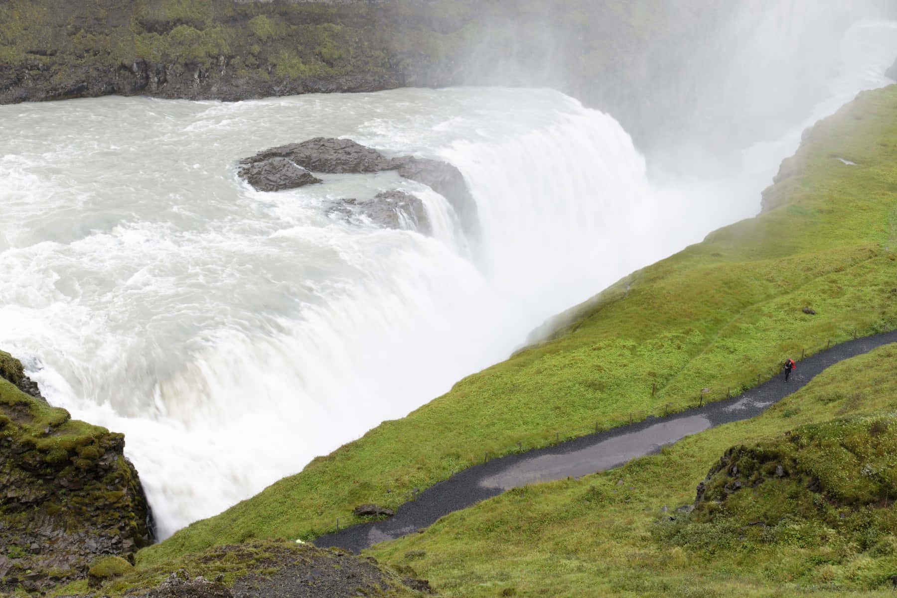Gullfoss Waterfall, southwest Iceland, mossy cliffs, HD Desktop Wallpaper