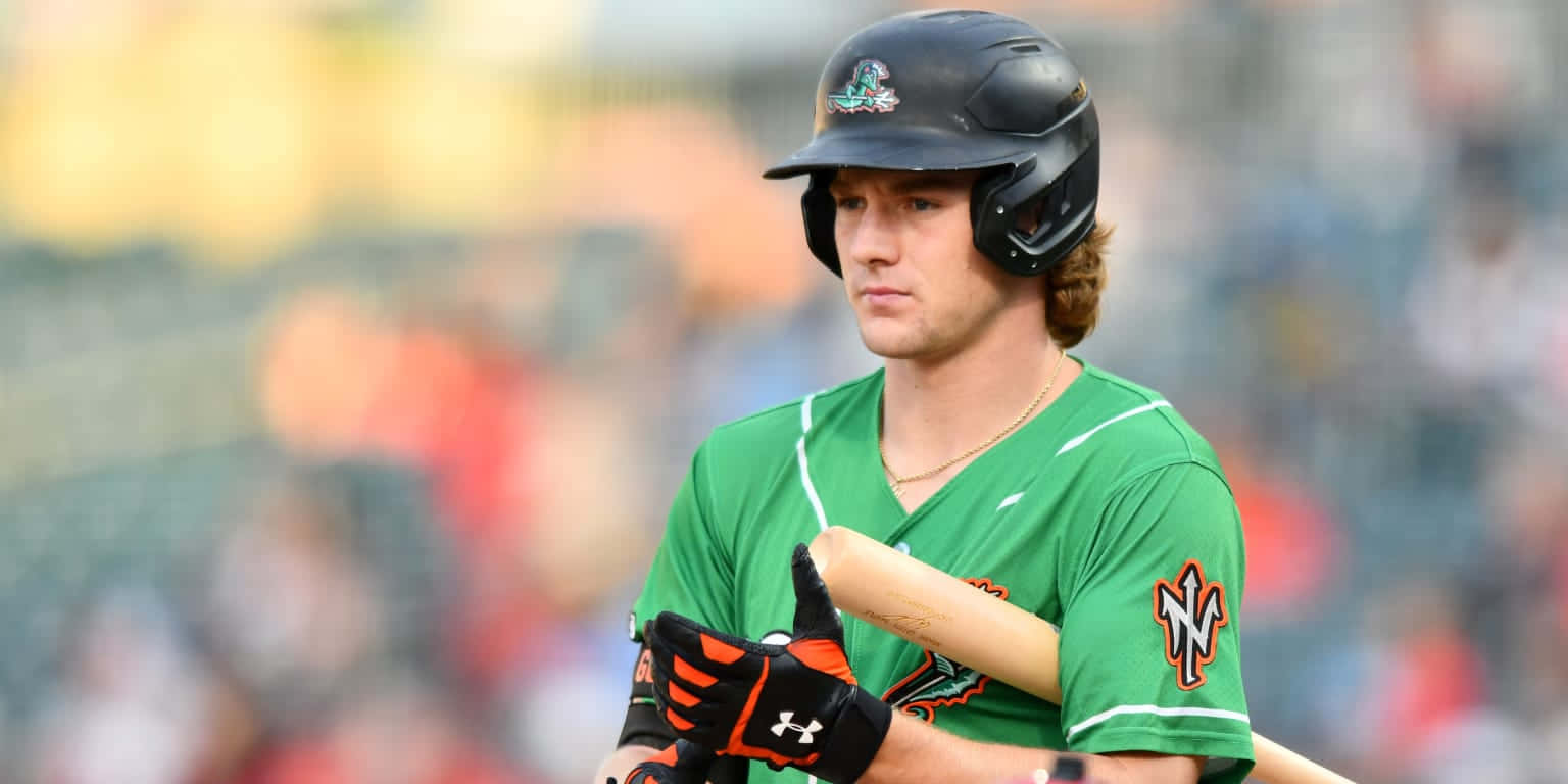 Gunnar Henderson, green uniform, bat, HD Desktop Wallpaper